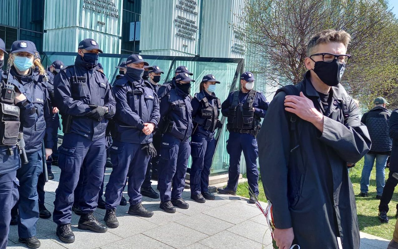 Grafika do artykułu Prokuratura Krajowa za wszelką cenę chce zatrzymać sędziego Tuleyę. Znamy szczegóły odwołania