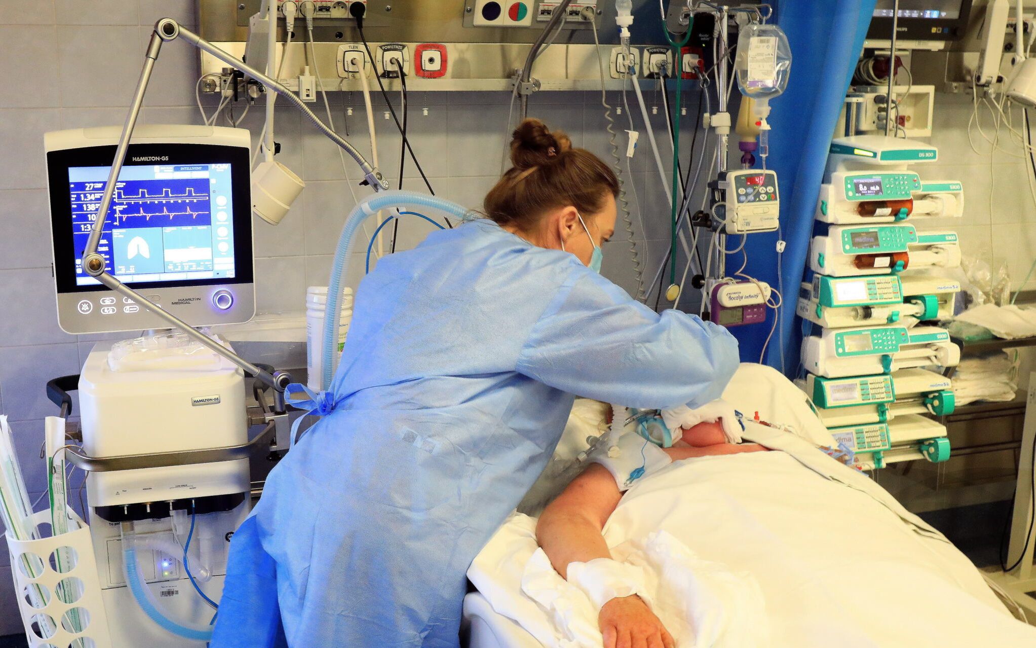 04.11.2021 Warszawa , Szpital MSWiA , oddzial covidowy . Medycy i pacjeci chorzy na COVID-19 .
Fot. Jacek Marczewski / Agencja Wyborcza.pl