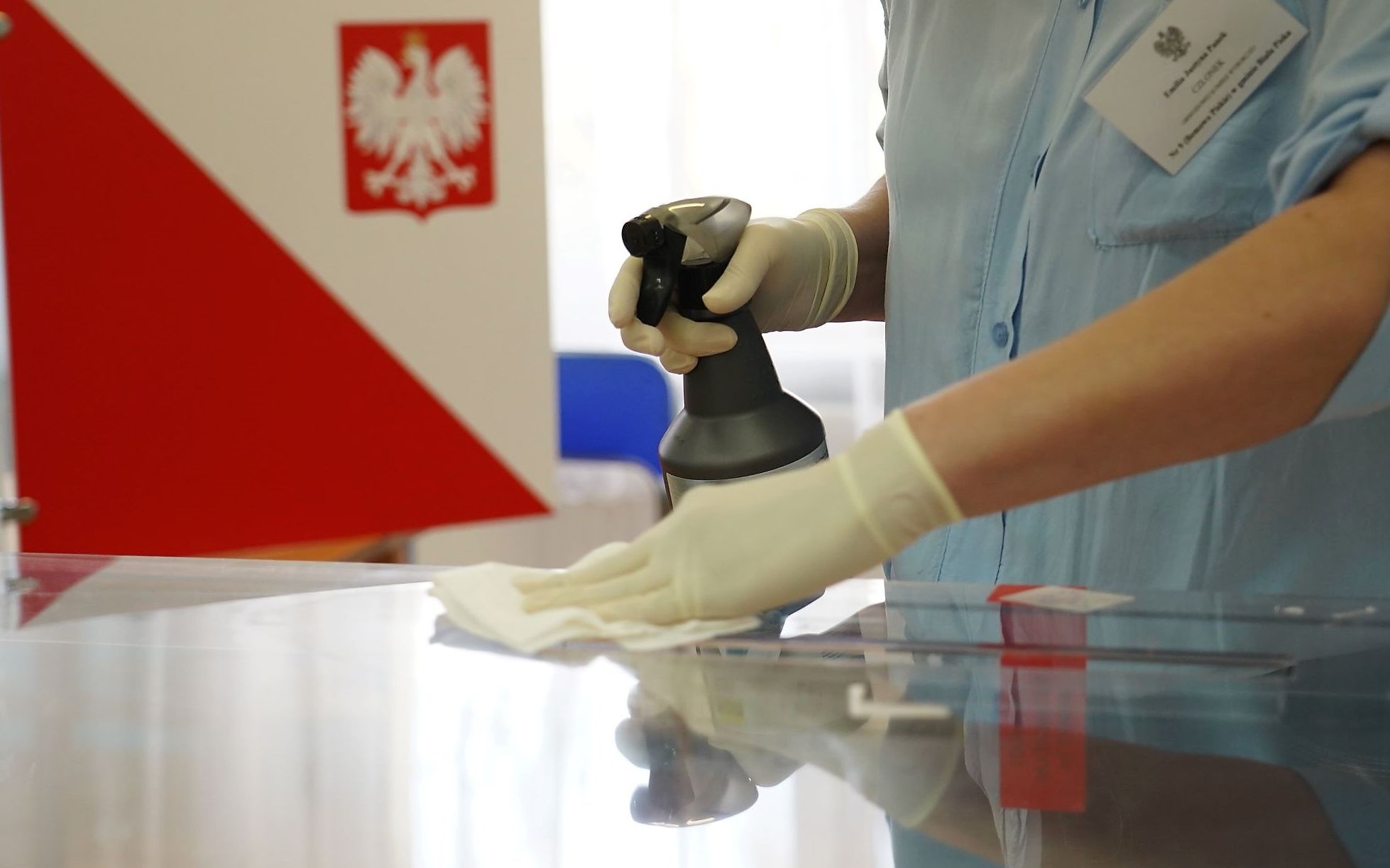 Grafika do artykułu Sędziowie odchodzą z komisji wyborczych. Przez wirusa i chaos wyborczy zafundowany przez PiS