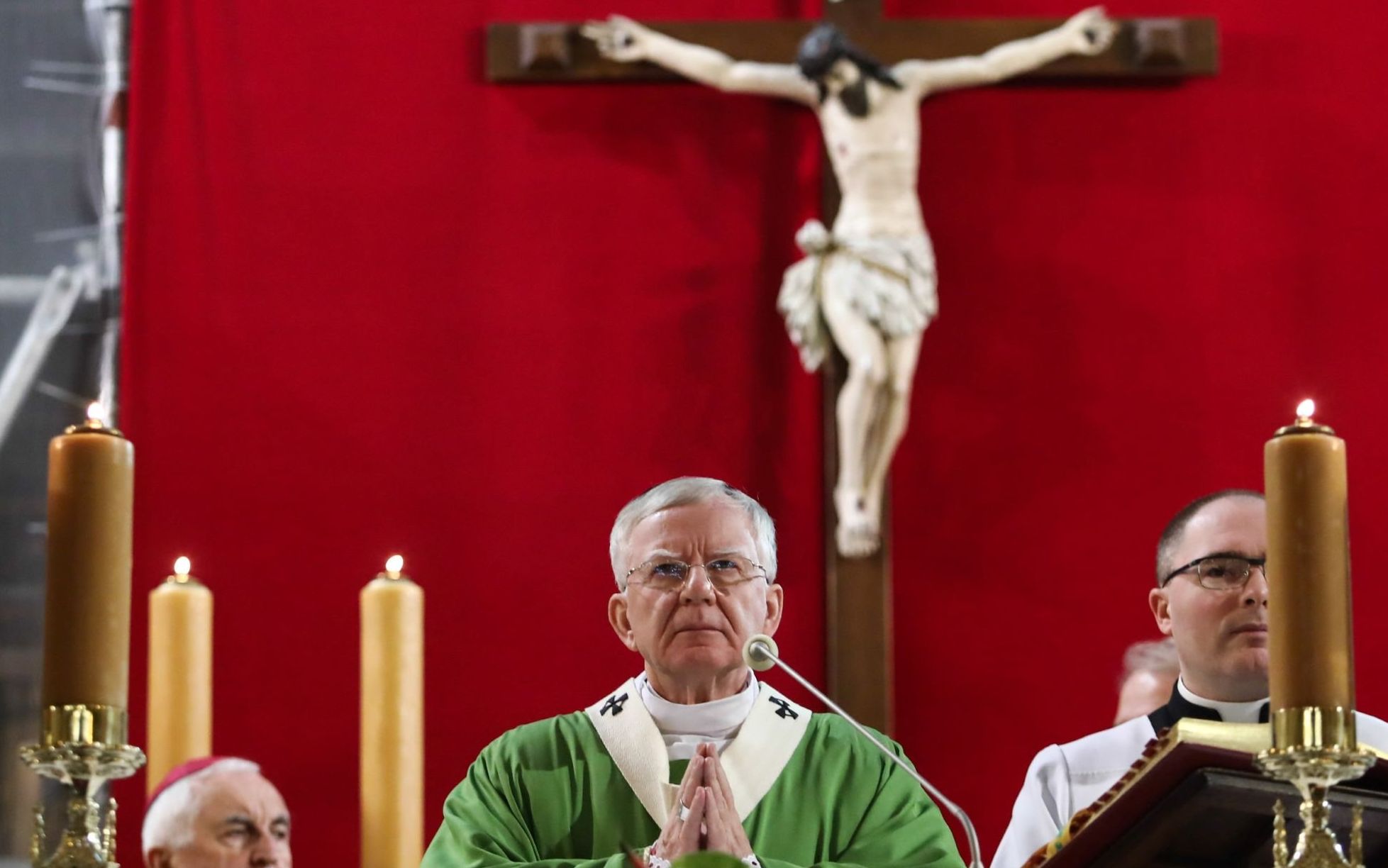 Grafika do artykułu Abp Jędraszewski w ekologistycznym rozkroku. Chwali Franciszka, podważając jego nauki