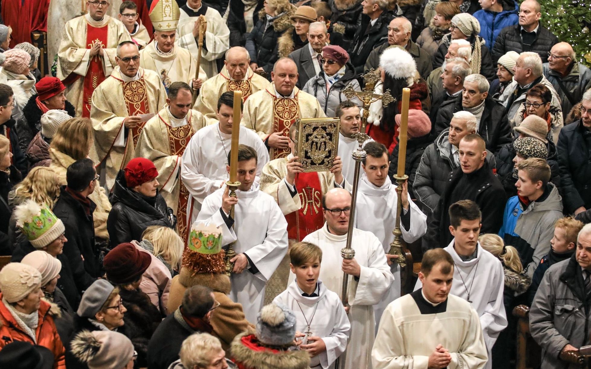 Grafika do artykułu Ryzyko zarażenia w kościele jest bardzo duże. Państwo musi wkroczyć i ma do tego prawo