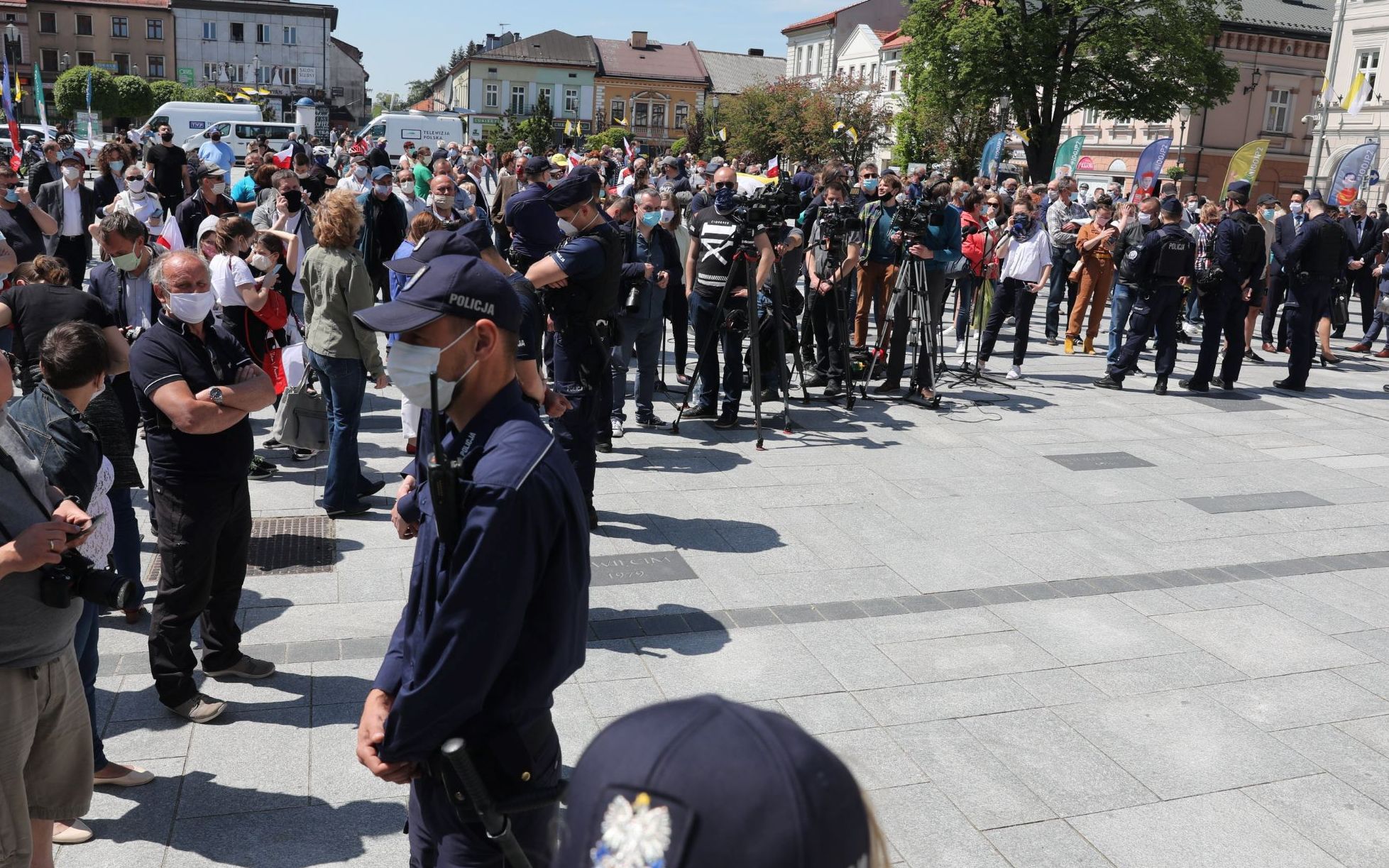 Grafika do artykułu Adwokat: Odwołujmy się od drakońskich kar za naruszanie przepisów ograniczających wolność zgromadzeń