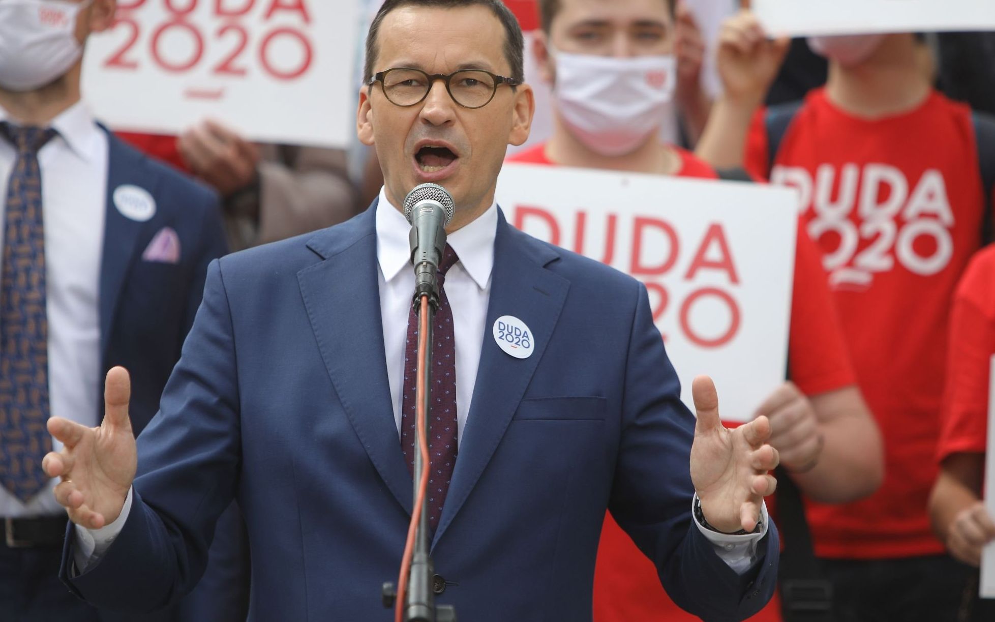 Grafika do artykułu Morawiecki namawia seniorów do głosowania. Za nic ma, że to grupa największego ryzyka