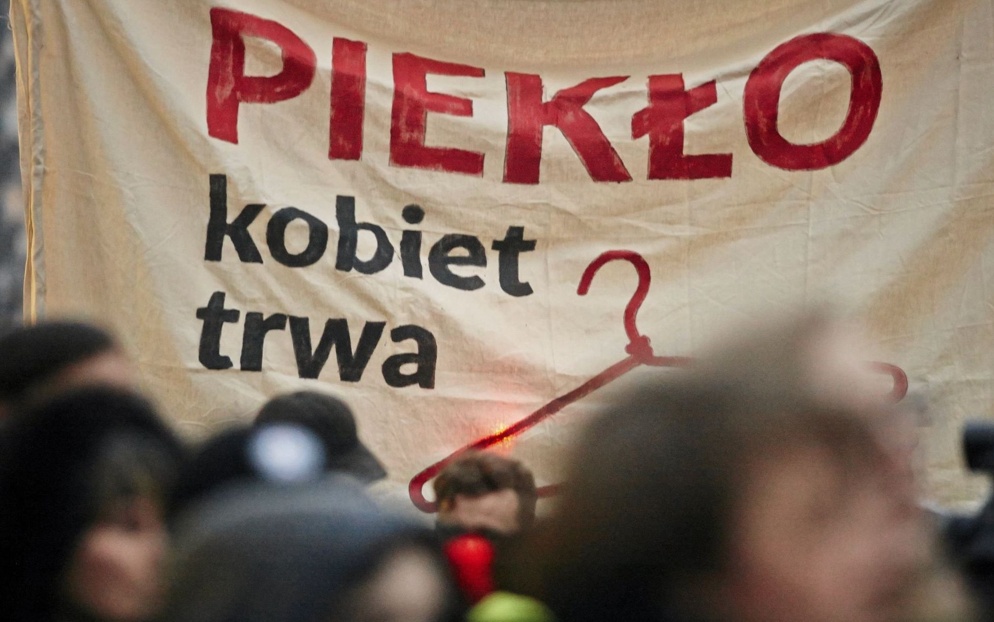 Grafika do artykułu Kobieta nie dowie się, gdzie legalnie przerwać ciążę. PiS i PSL zabrali jej to prawo