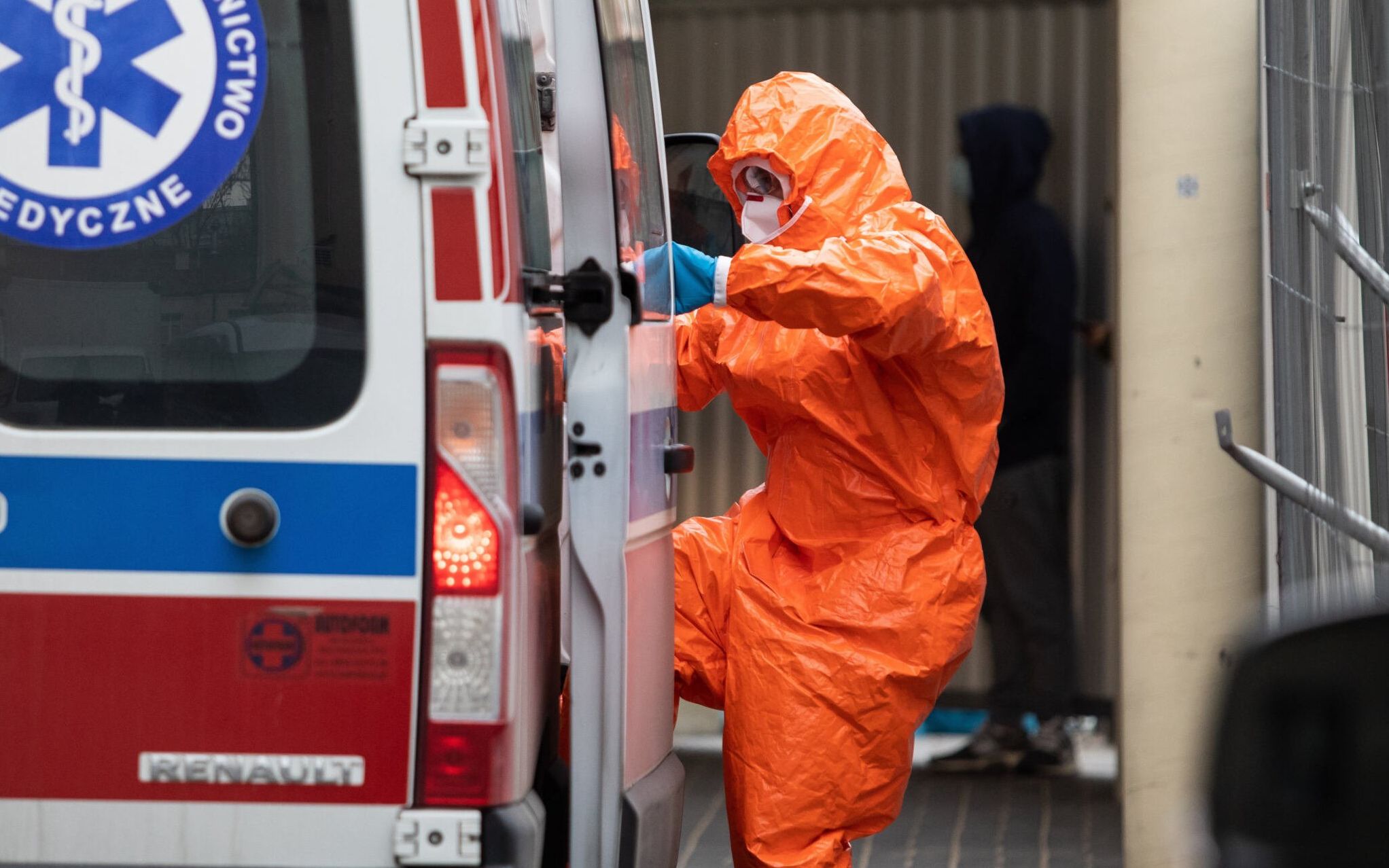 12.03.2020 Lublin , Oddzial Zakazny Samodzielnego Publicznego Szpitala Klinicznego nr . 1 . Karetki dowoza kolejnych zakazonych koronawirusem .
Fot. Jakub Orzechowski / Agencja Gazeta