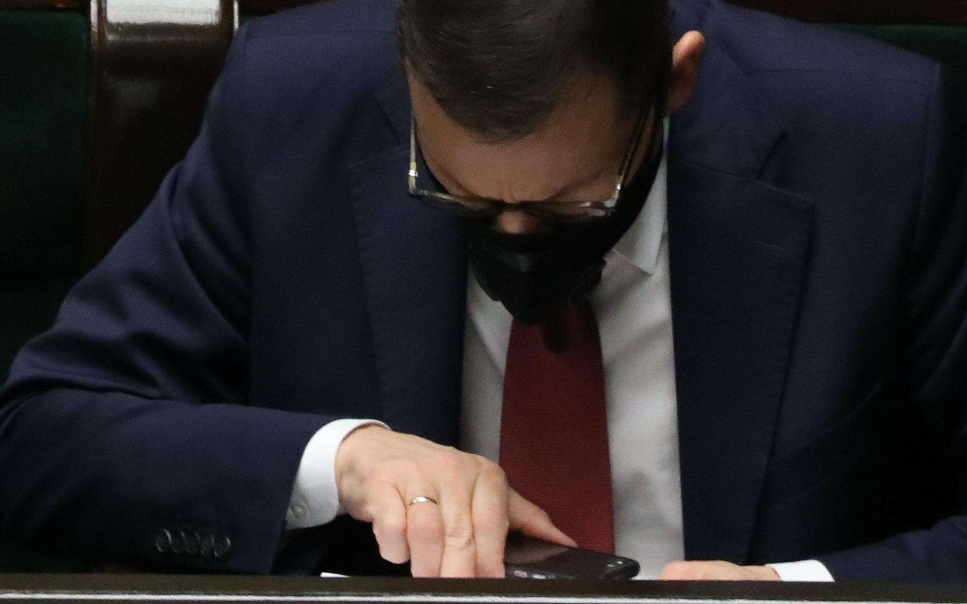 17.12.2020 Warszawa . Sejm . 24 . posiedzenie Sejmu X kadencji . Premier Mateusz Morawiecki podczas wieczornego bloku glosowan nad poprawkami Senatu w sprawie powolywania do pracy w czasie epidemii koronawirusa pracownikow medycznych .
Fot. Slawomir Kaminski / Agencja Gazeta