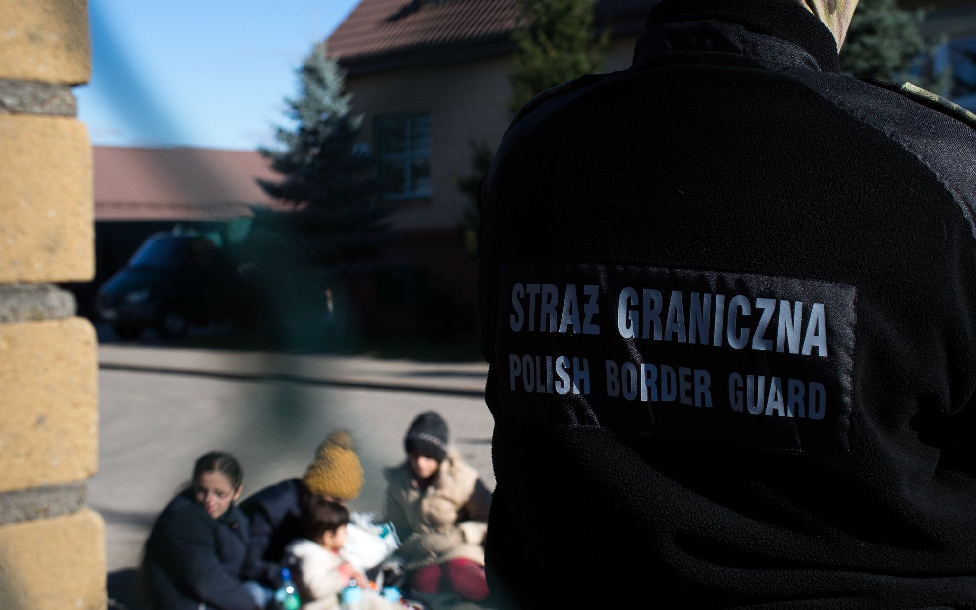 Michałowice, 27.09.2021. Uchodźcy pod posterunkiem Straży Granicznej
