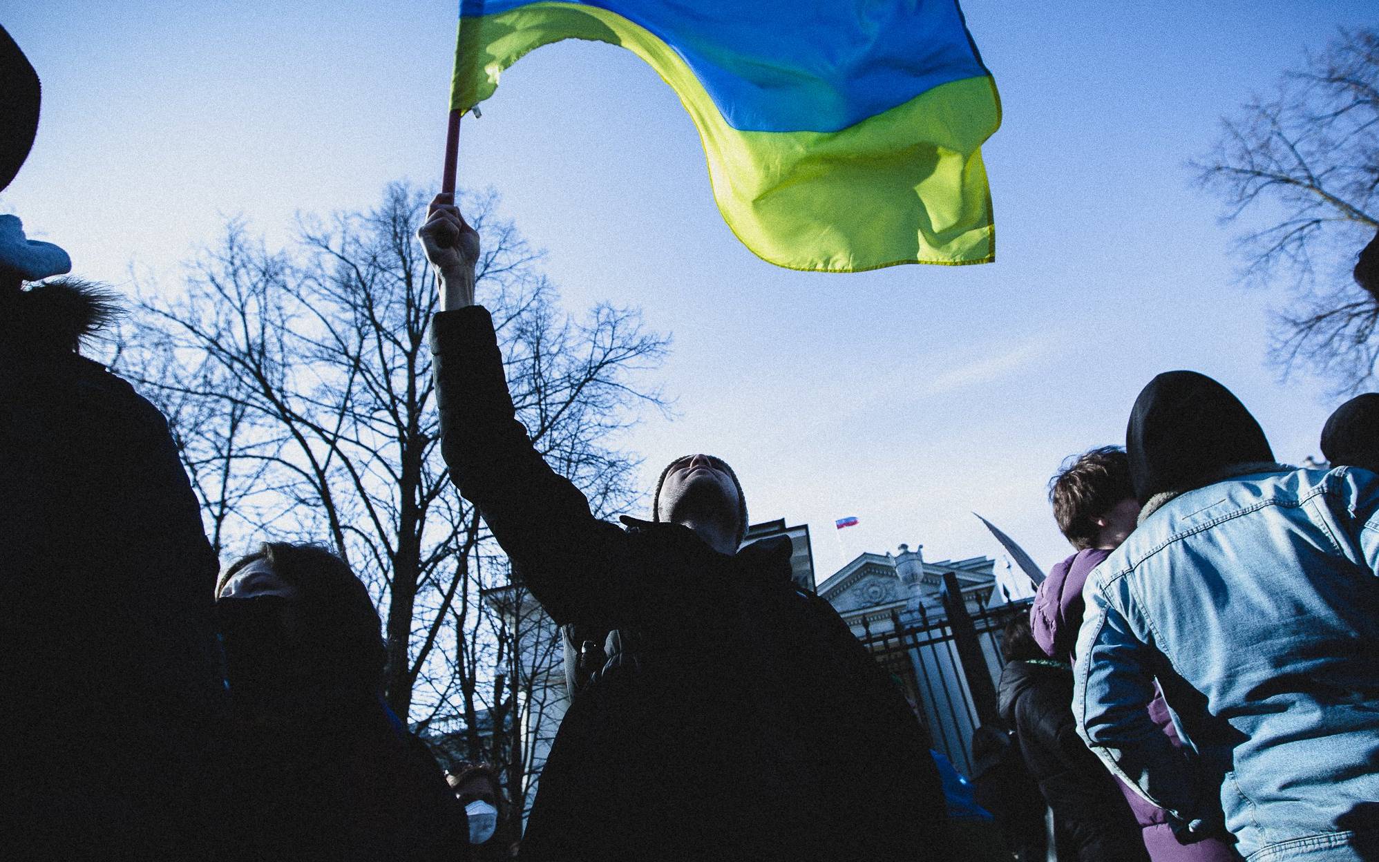 Grafika do artykułu "Niektórzy znajomi dostali już broń". "Staramy się nie panikować" - relacje z Ukrainy