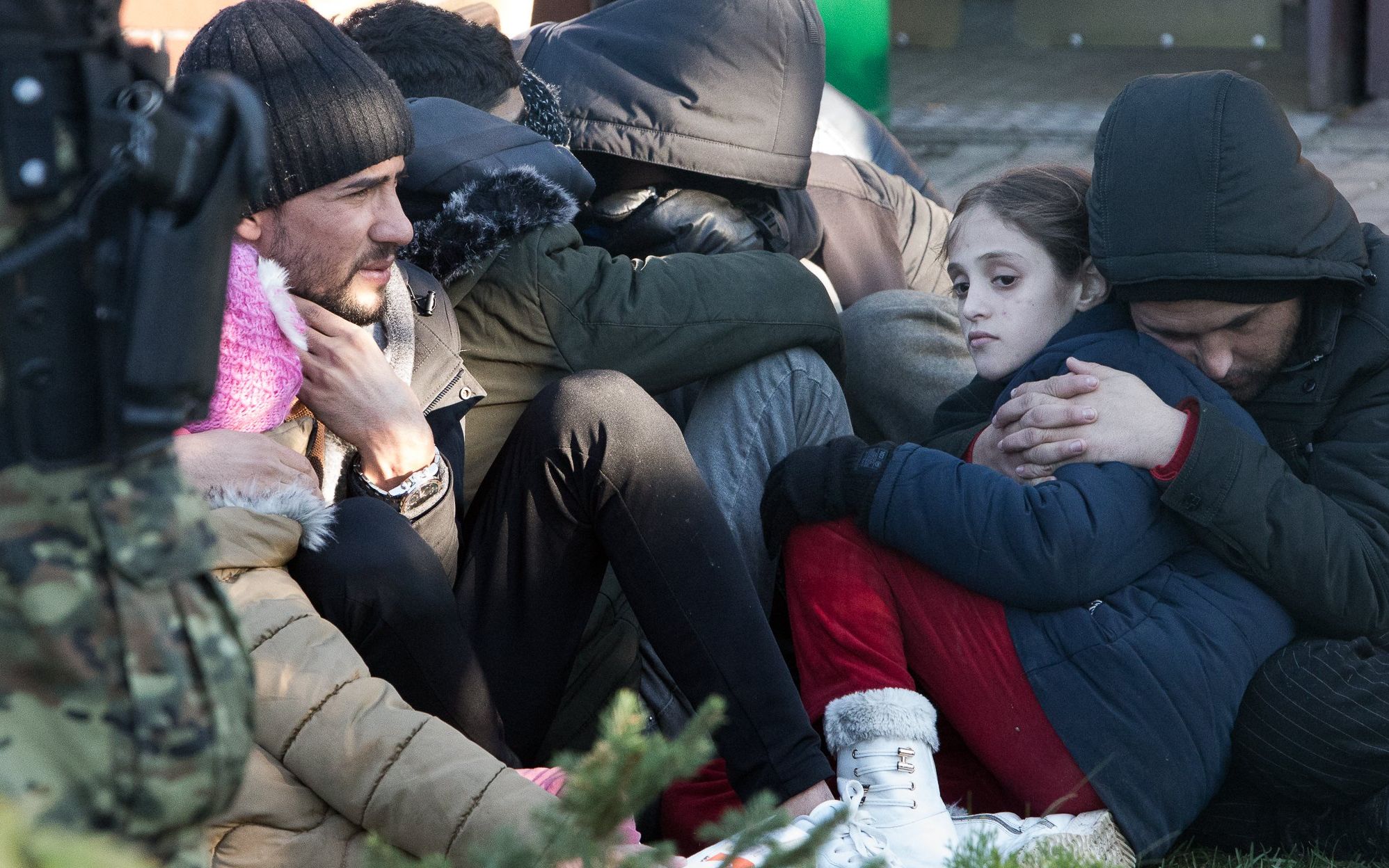 Grafika do artykułu Przestępstwa solidarności. Alergia na uchodźców nie dotyczy tylko Polaków, ale wszędzie są Sprawiedliwi