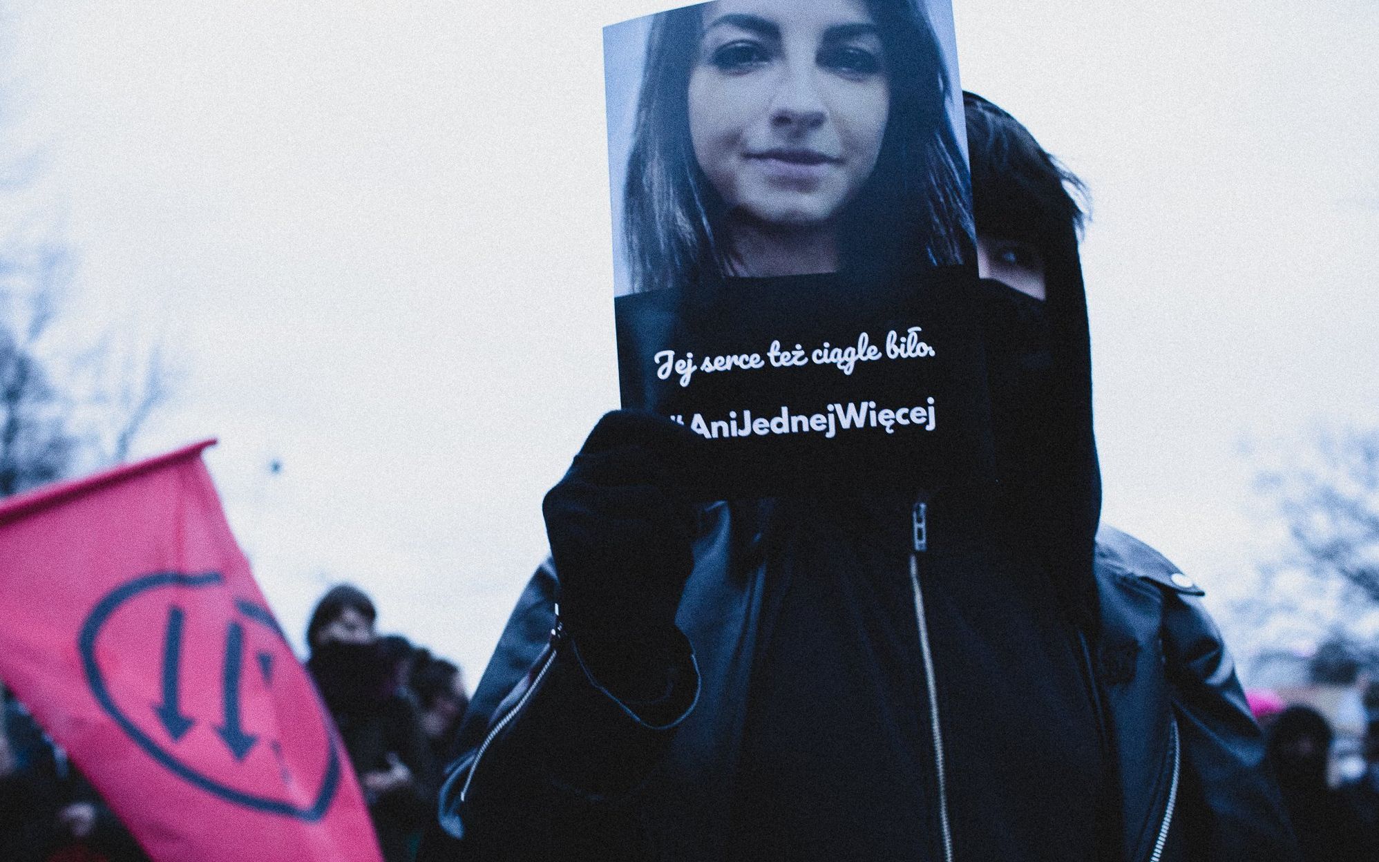 Grafika do artykułu Wybuch gniewu. #Anijednejwięcej – rozlało się daleko poza opozycyjną bańkę [ANALIZA SIECI]