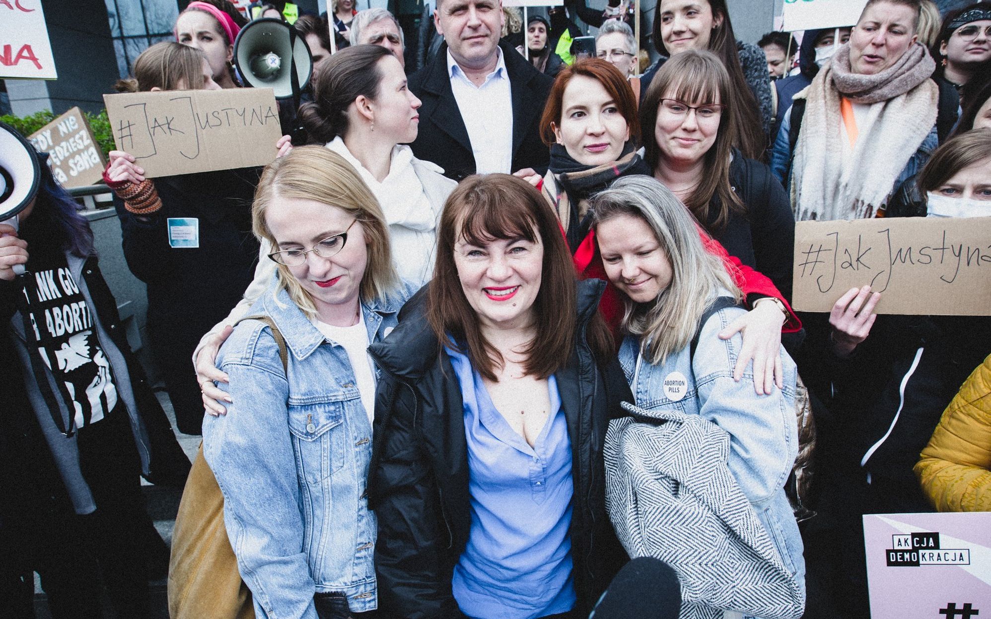Grafika do artykułu Oskarżona o pomoc w aborcji Justyna Wydrzyńska w sądzie: "Musiałam pomóc. Bo znam przemoc"