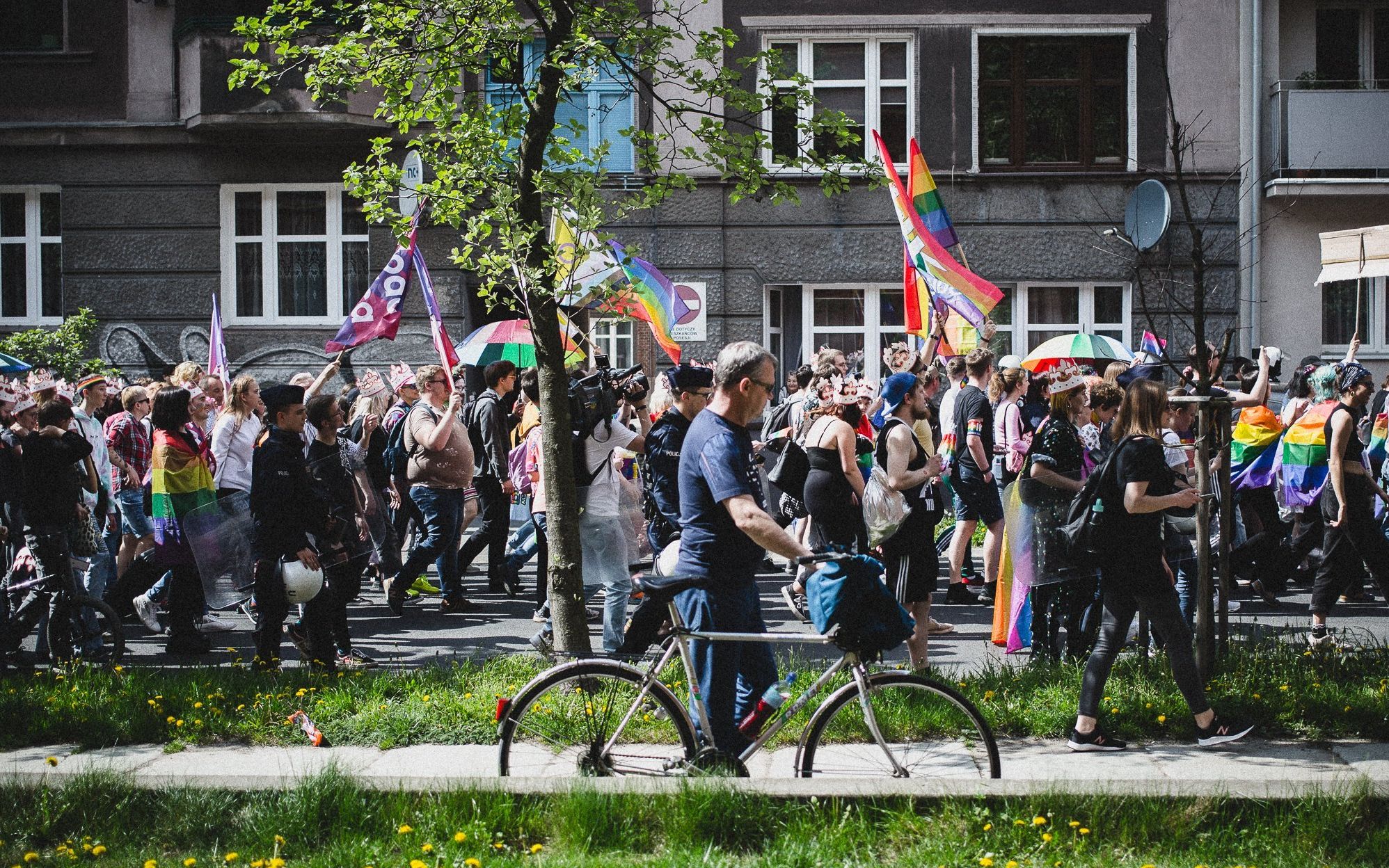 Grafika do artykułu Nie będzie miliardów z UE dla samorządów anty-LGBT. Znamy treść umowy między KE i Polską