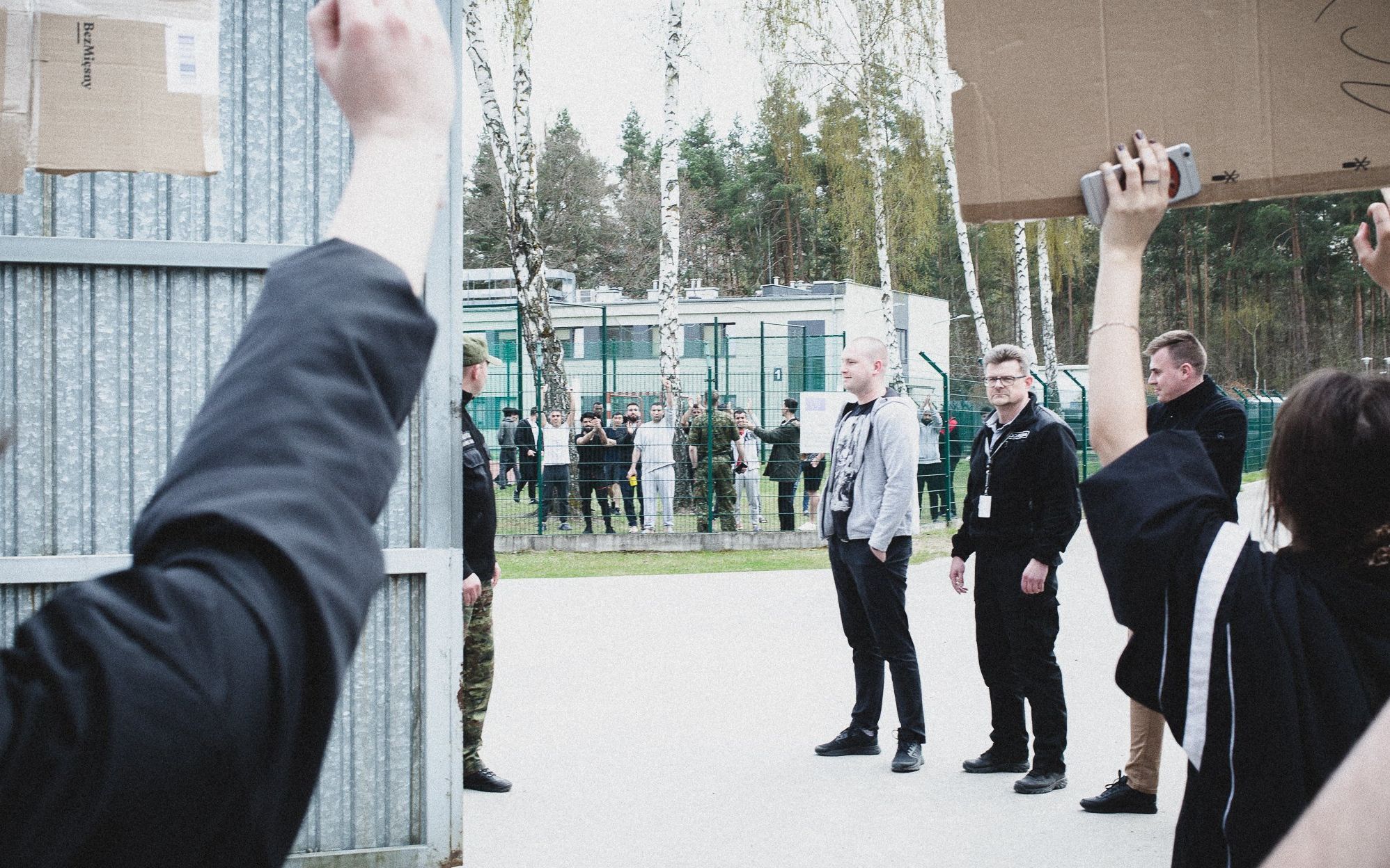 Protest solidarnościowy ze strajkującymi uchodźcami w ośrodku w Lesznowoli