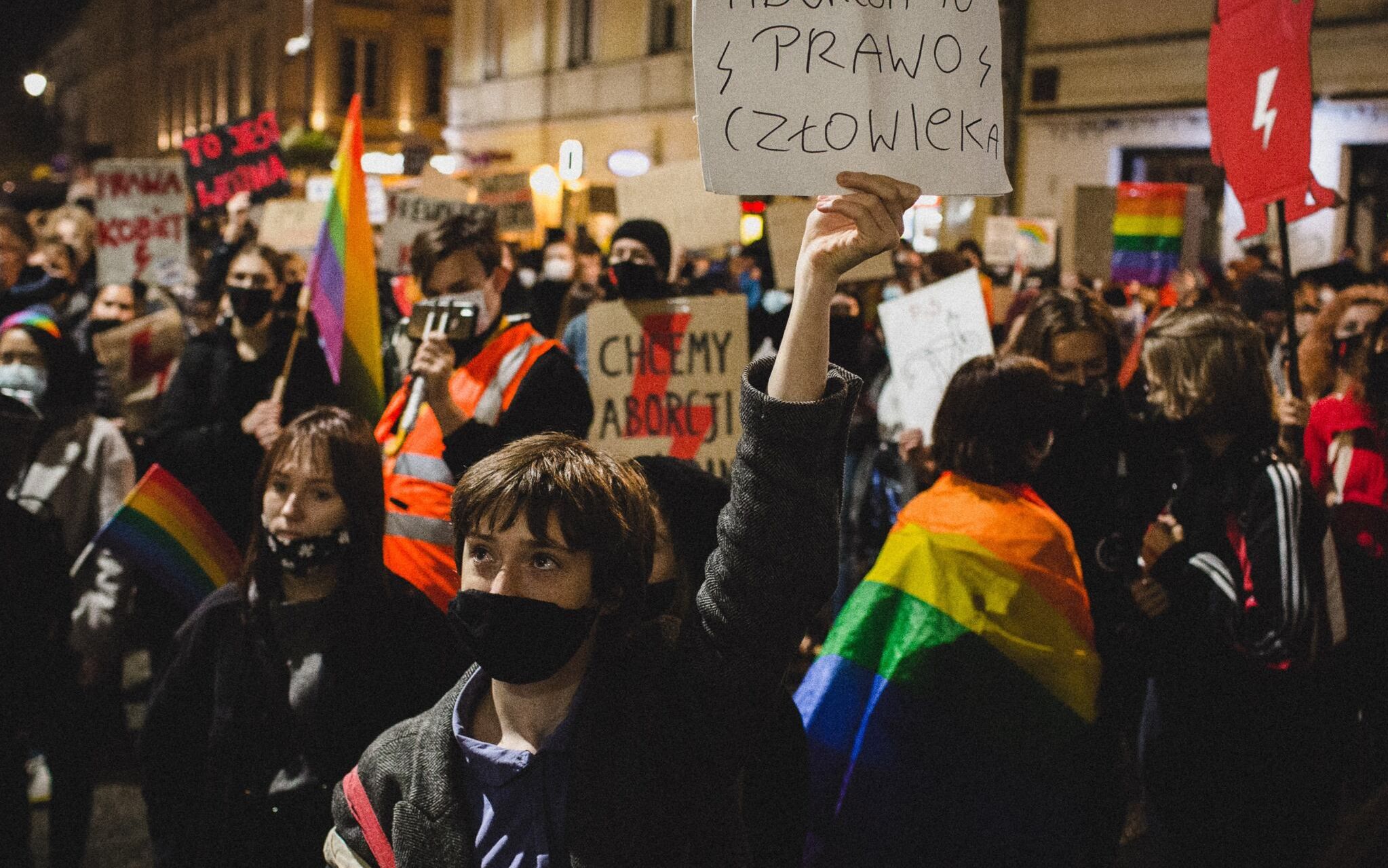 Grafika do artykułu Po publikacji wyroku aborcyjnego wsiadła do szpitalnej windy. Jeździła góra-dół, nie chciała wyjść