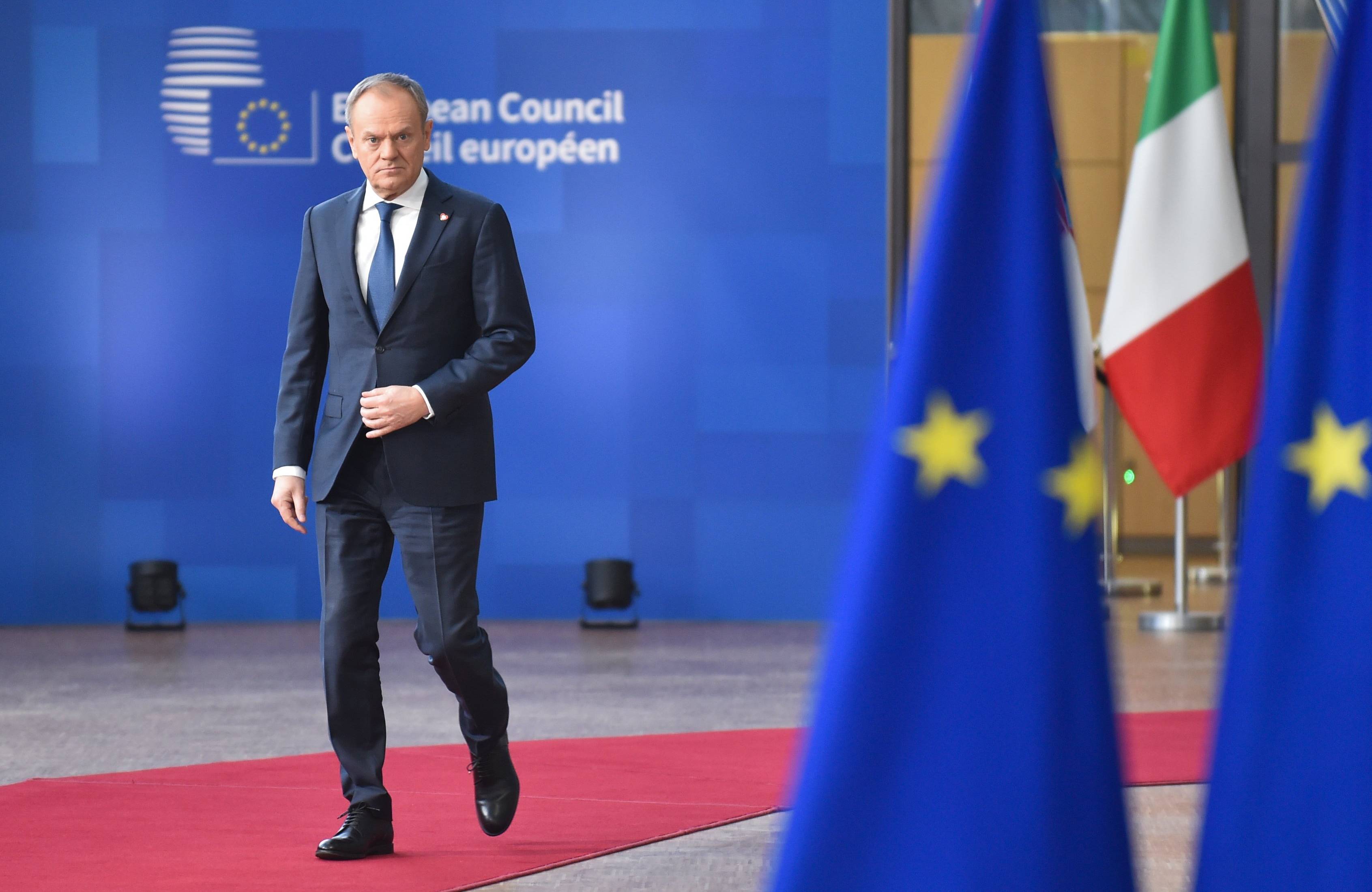 Premier Donald Tusk przybywa na szczyt UE