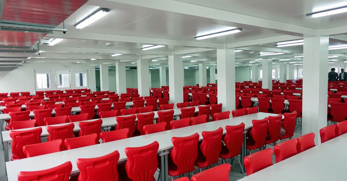 Opóźnione wypłaty, msze po angielsku i filipiński dzień ojca. Tak żyją pracownicy z zagranicy