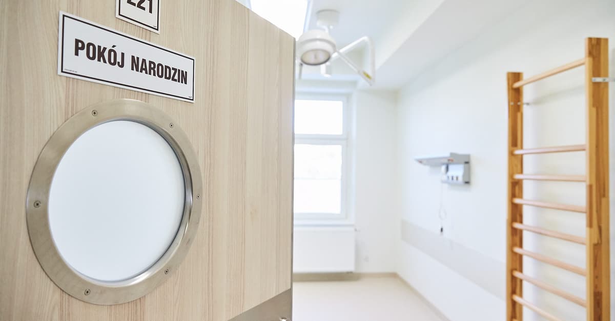 Pokoje narodzin, bonus NFZ i znikające porodówki. Jaki plan ma Ministerstwo Zdrowia? [ANALIZA]
