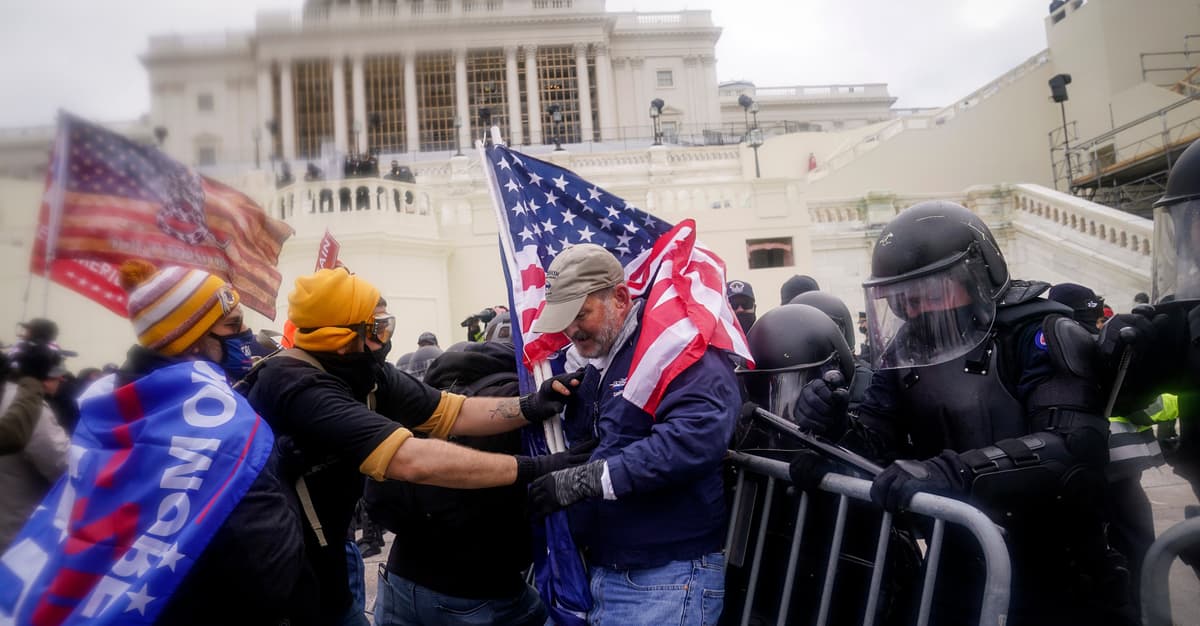 Wściekłe umysły kontra pluralistyczna Ameryka. O filozofii politycznej trumpizmu