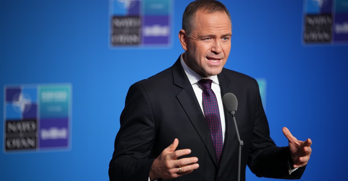 Nawrocki na szczycie NATO: Droga do stałych baz USA w Polsce jest otwarta