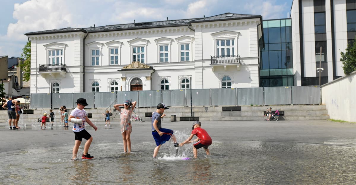 Przerwa jesienna zamiast długich letnich wakacji? Sprawdzamy, który szkolny kalendarz służy dzieciom