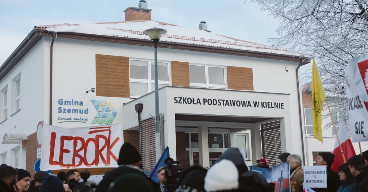 Oskarżali ją o profanację krzyża. Anglistka z Kielna niewinna