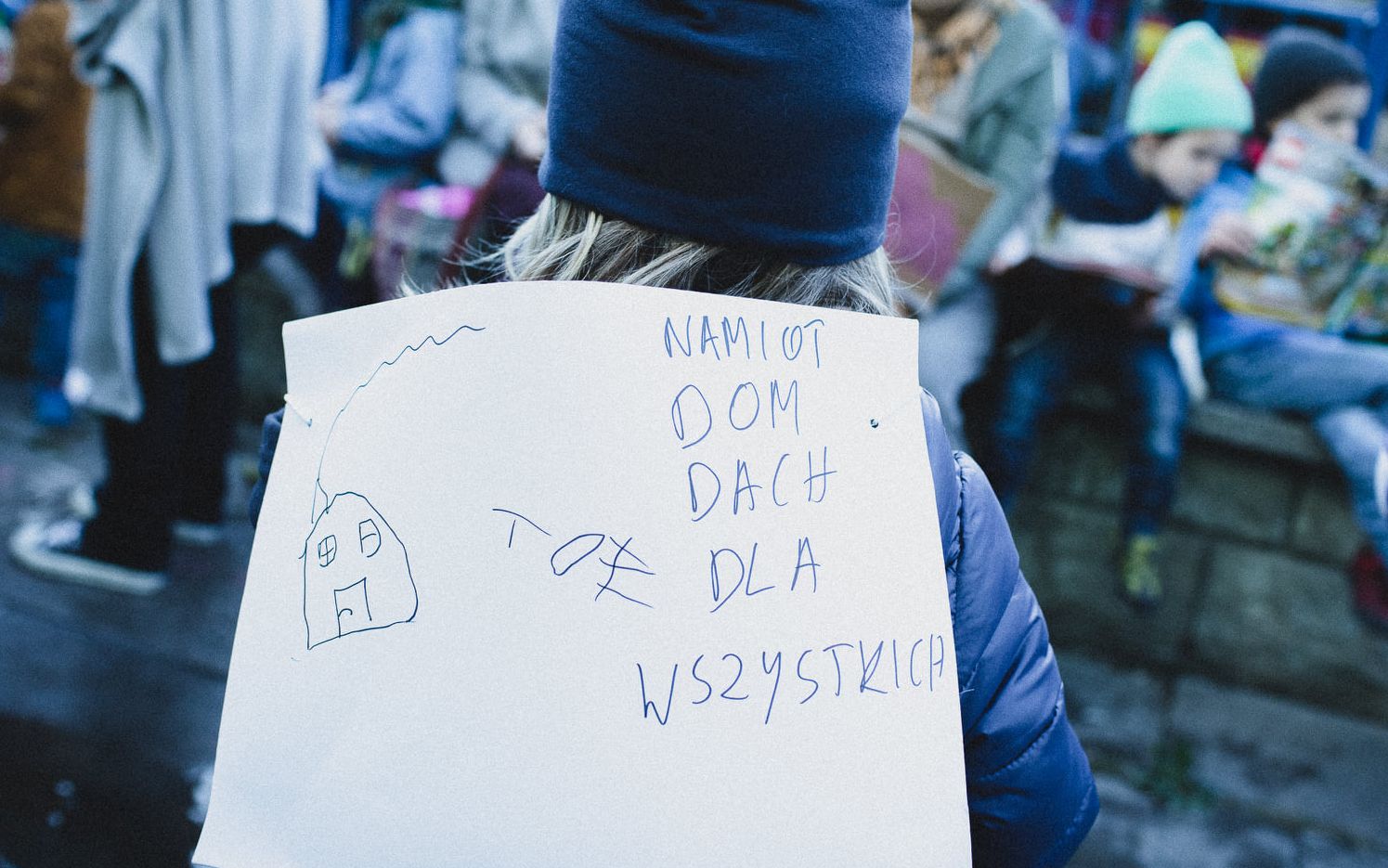 Grafika do artykułu PiS buduje mury, obywatele - sieci pomocy. Ogromny odzew na koszmar, który trwa na granicy