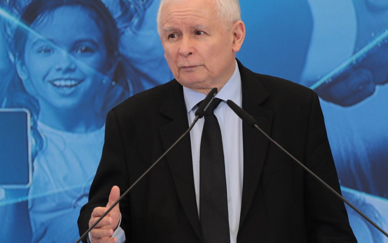 14.06.2021  Warszawa , Zamek Ujazdowski , Prezes Prawa i Sprawiedliwosci Jaroslaw Kaczynski podczas wspolnej konferencji prasowej z Pawlem Kukizem z Kukiz'15  na temat umowy o wspolpracy programowej PiS i Kukiz'15 .
Fot. Slawomir Kaminski / Agencja Gazeta