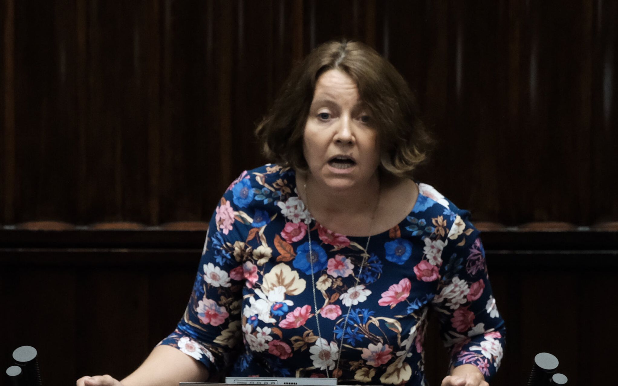 16.09.2020  Warszawa , ulica Wiejska . Sejm . 17 . posiedzenie Sejmu X kadencji . Poslanka Joanna Lichocka podczas pierwszego czytania poselskiego projektu ustawy o zmianie ustawy o ochronie zwierzat oraz niektorych innych ustaw w zwiazku z projektem '' piatka dla zwierzat '' zakazujacym hodowli zwierzat futerkowych .
Fot. Slawomir Kaminski / Agencja Gazeta