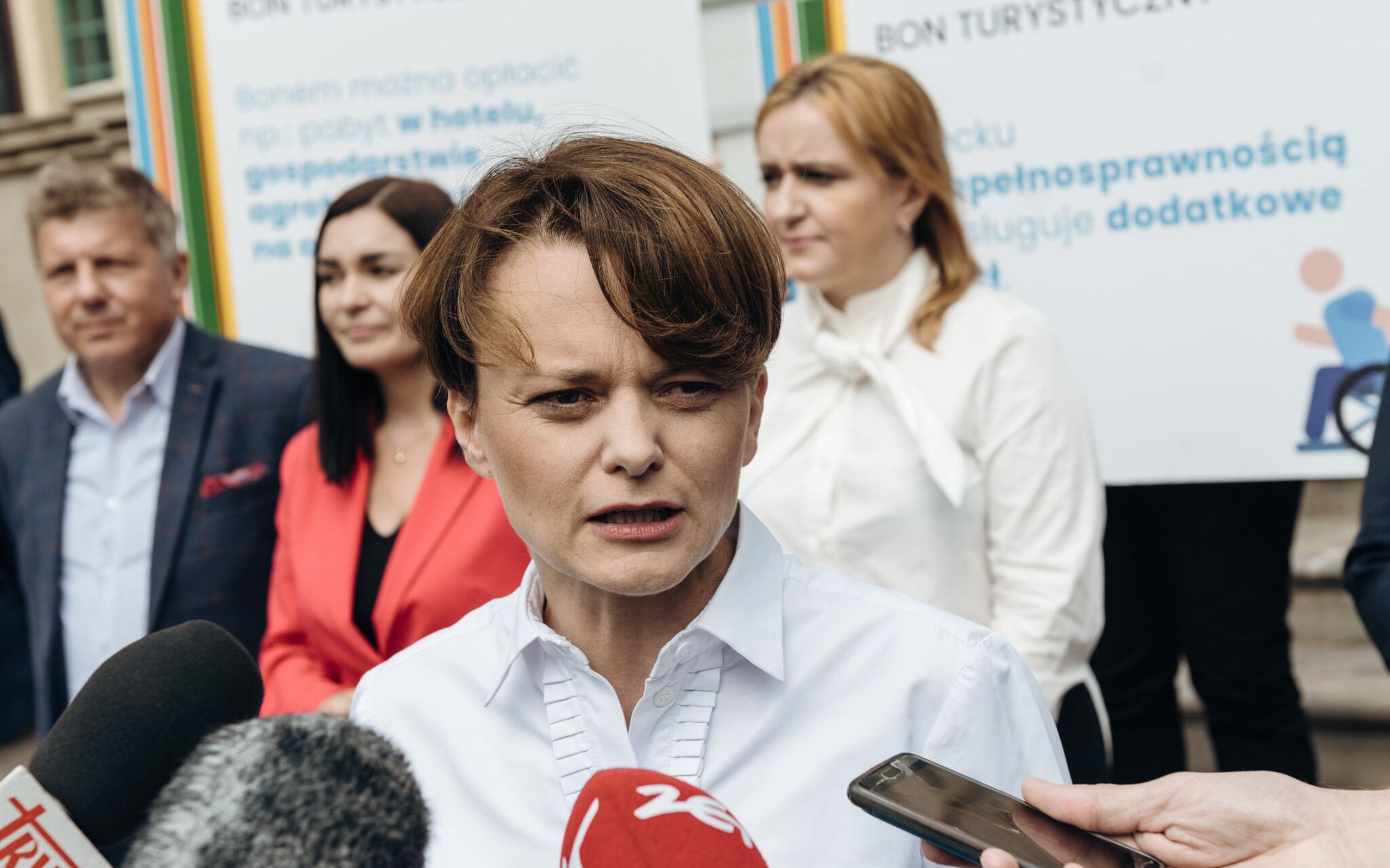 01.07.2020 Gdansk , ul. Dlugi Targ . Wicepremier i minister rozwoju Jadwiga Emilewicz podczas konferencji prasowej dotyczacej wprowadzenia Bonu Turystycznego .
Fot. Bartosz Banka / Agencja Gazeta