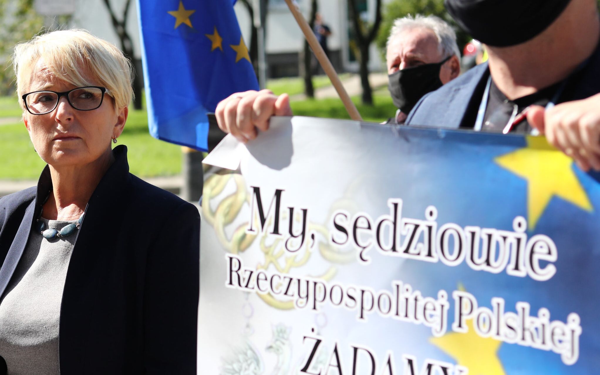 21.09.2020 Krakow , ulica Przy Rondzie . Sad Okregowy . Sedzia Beata Morawiec (L) podczas manifestacji solidarnosci z sedzia Beata Morawiec . 
Fot. Jakub Porzycki / Agencja Gazeta