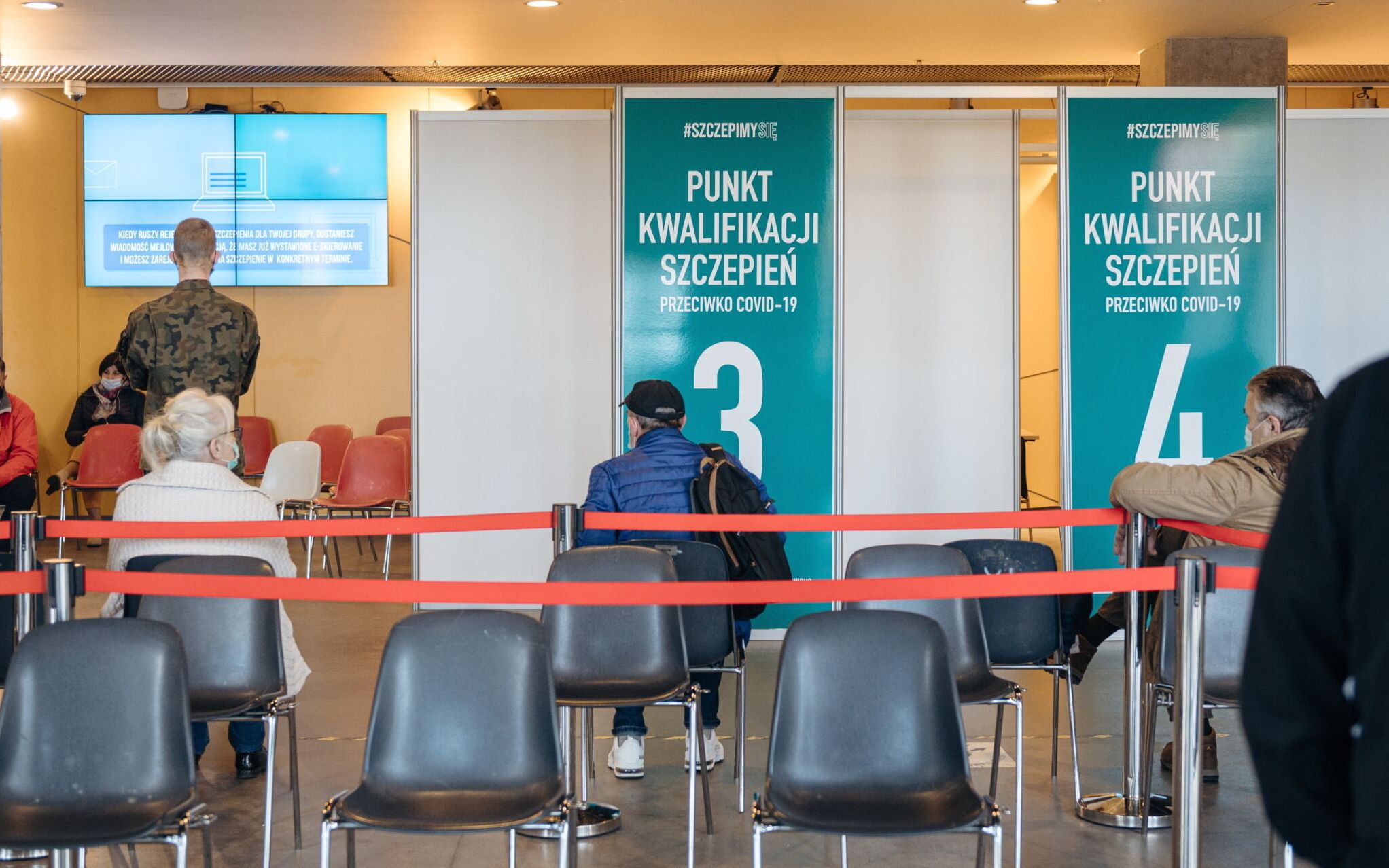 08.04.2021 Gdansk , ul. Zaglowa , Miedzynarodowe Targi Gdanskie Amber Expo . Punkt szczepien przeciw COVID-19 .
Fot. Bartosz Banka / Agencja Gazeta