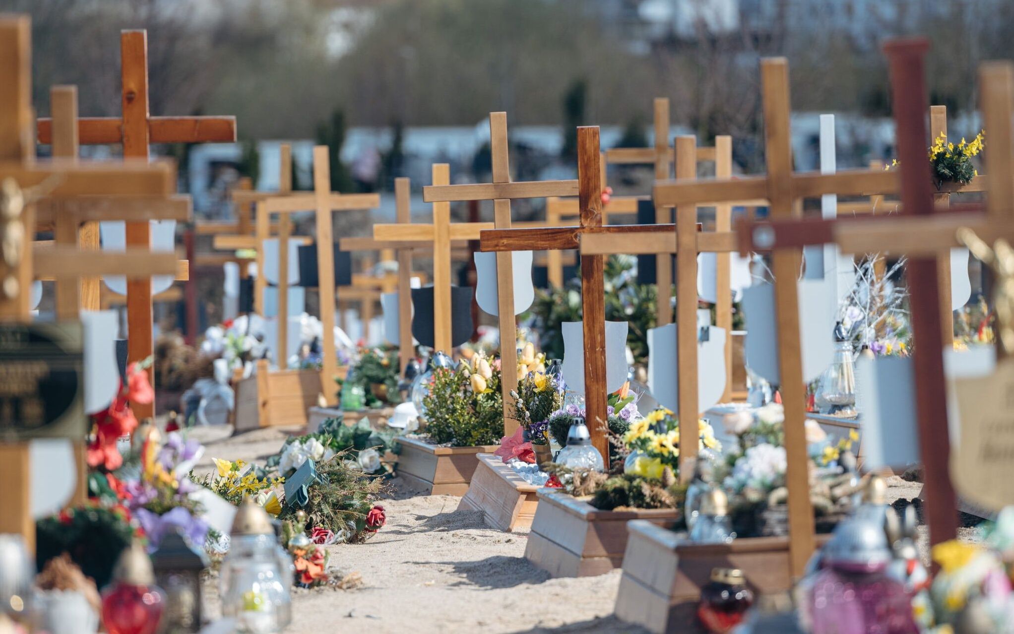 23.04.2021 Gdansk . Cmentarz Lostowicki . Kwartal nowych grobow na cmentarzu Lostowickim . 
Fot. Bartosz Banka / Agencja Wyborcza.pl