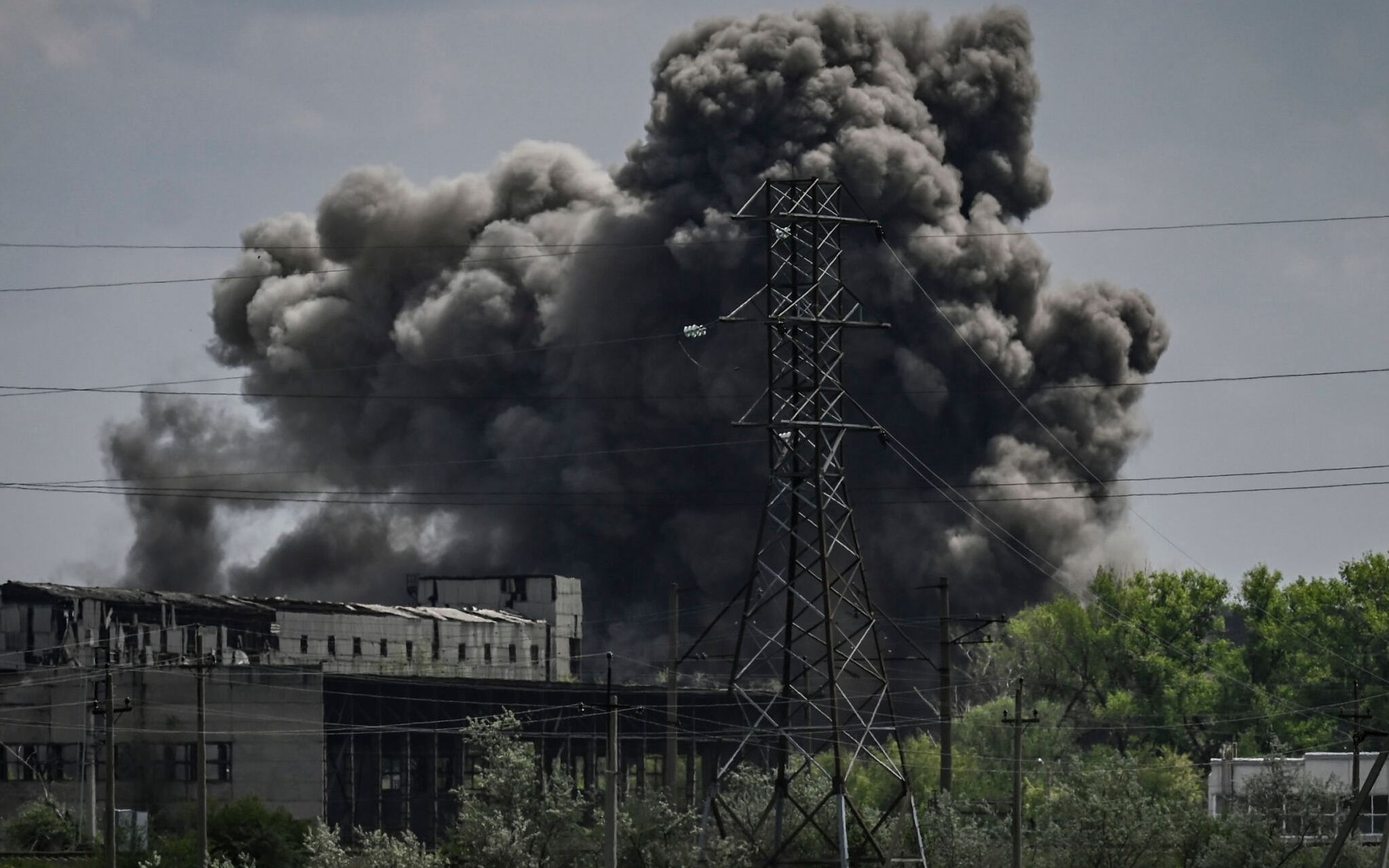 Smoke and dirt ascends after a strike at a factory in the city of Soledar at the eastern Ukranian region of Donbas on May 24, 2022, on the 90th day of the Russian invasion of Ukraine. (Photo by ARIS MESSINIS / AFP)