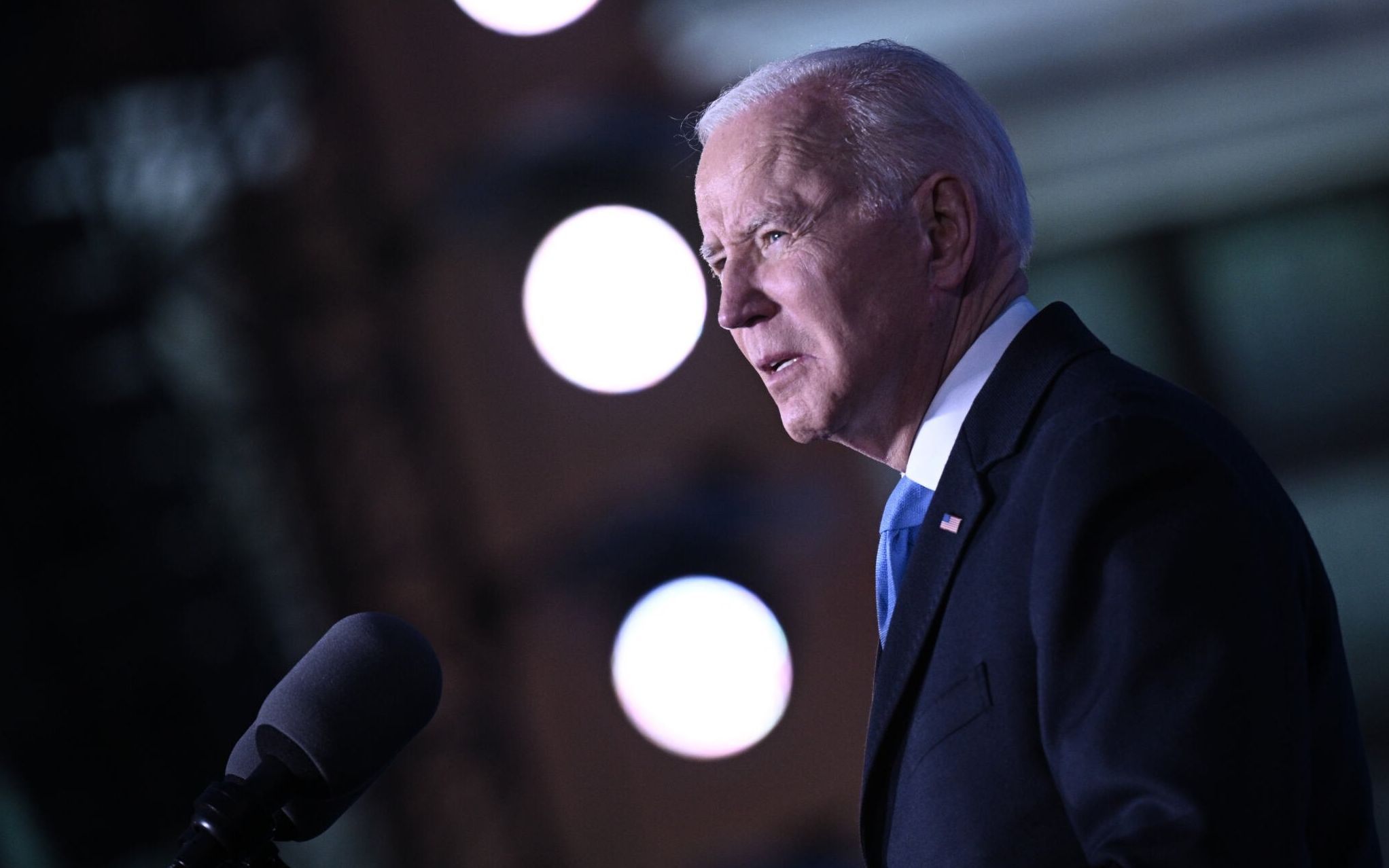 US President Joe Biden delivers a speech at the Royal Castle in Warsaw, Poland on March 26, 2022. (Photo by Brendan SMIALOWSKI / AFP)