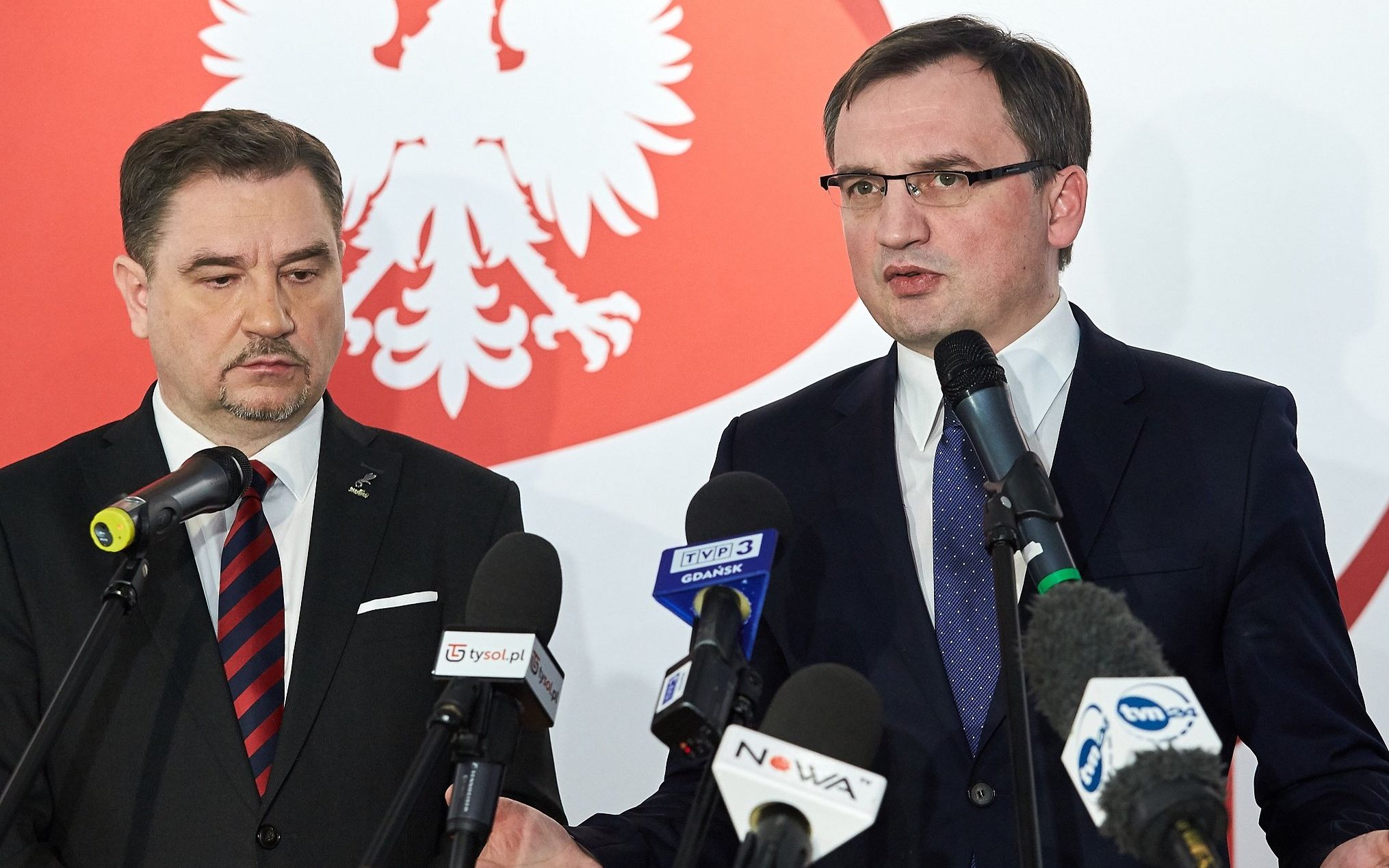 16.03.2018 Gdansk , Sala BHP . Przewodniczacy Komisji Krajowej NSZZ Solidarnosc Piotr Duda oraz Minister Sprawiedliwosci Zbigniew Ziobro podczas konferencji prasowej po zakonczeniu po zakonczeniu konferencji zorganizowanej przez Komisje Krajowa NSZZ Solidarnosc pod haslem " Wolnosc zrzeszania , czy wolnosc zwalniania ? Czy Konsytuacja rzeczywiscie zapewnia wolnosc tworzenia i dzialania zwiazkow zawodowych ? " . Fot. Jan Rusek / Agencja Gazeta