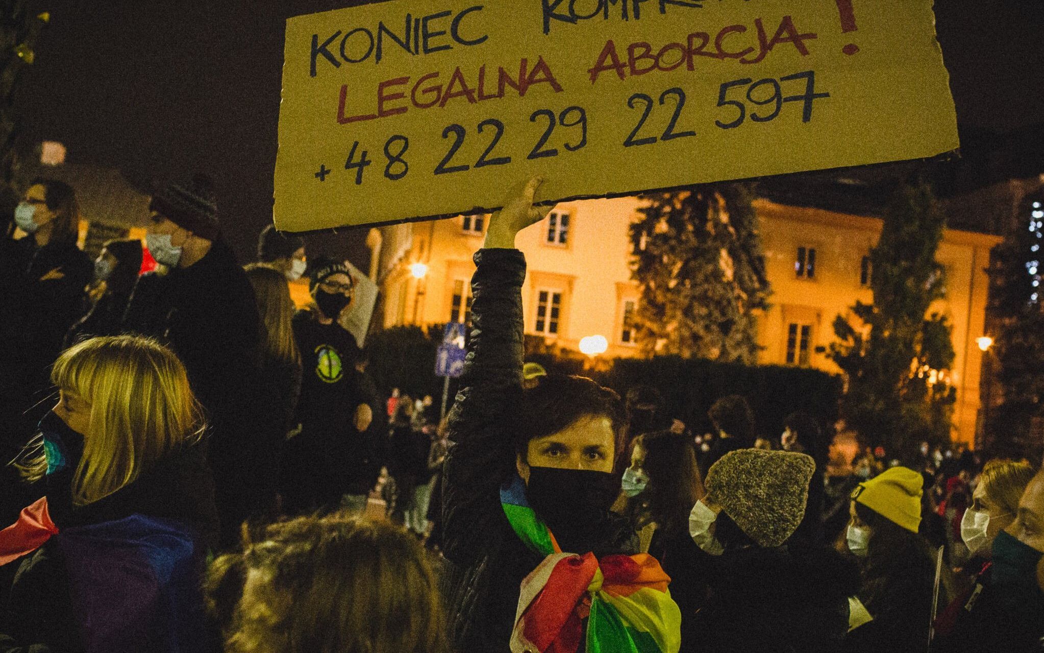 Grafika do artykułu Referendum aborcyjne to nieuczciwy i ryzykowny pomysł. Nie jesteśmy Irlandią [WIDZĘ TO TAK]