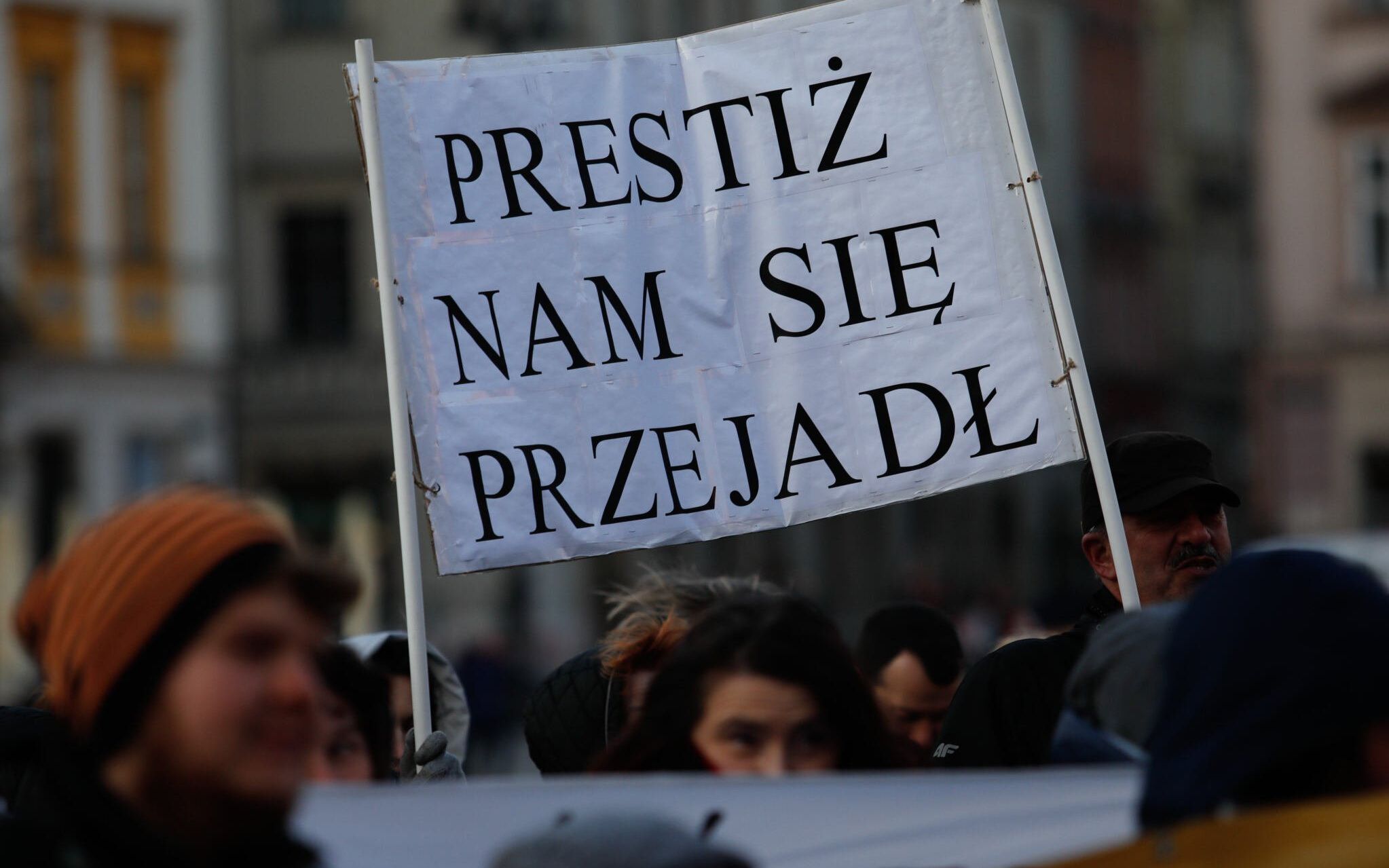 2.03.2019 Krakow . Protest pracownikow sadow . Protestujacy przeszli spod budynku Sadu Okregowego na Rynek Glowny .

fot. Jakub Wlodek / Agencja Gazeta