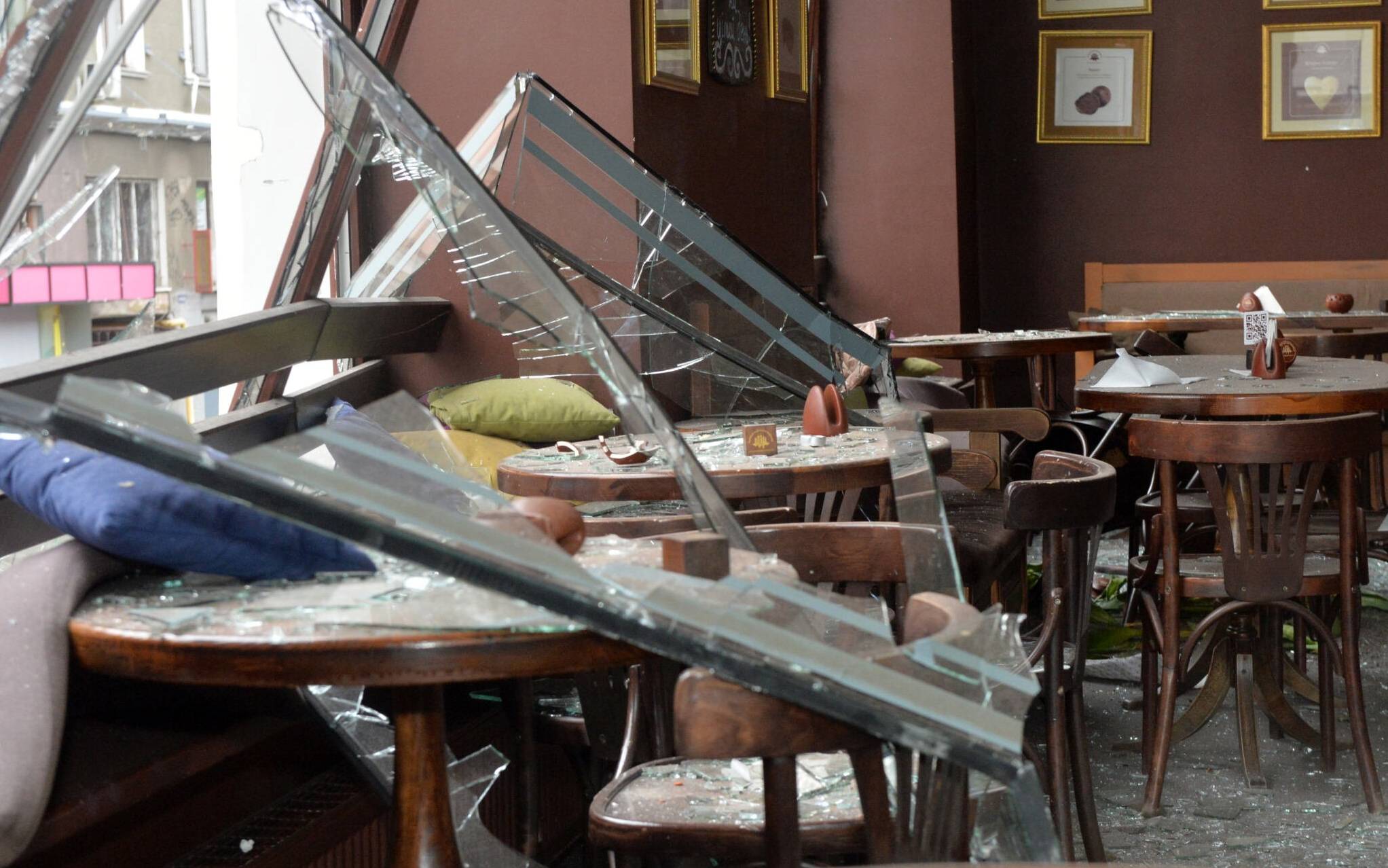 A picture shows the destroyed interior of a cafe after the shelling by Russian forces of Constitution Square in Kharkiv, Ukraine's second-biggest city, on March 2, 2022. - On the seventh day of fighting in Ukraine on March 2, Russia claims control of the southern port city of Kherson, street battles rage in Ukraine's second-biggest city Kharkiv, and Kyiv braces for a feared Russian assault. (Photo by Sergey BOBOK / AFP)