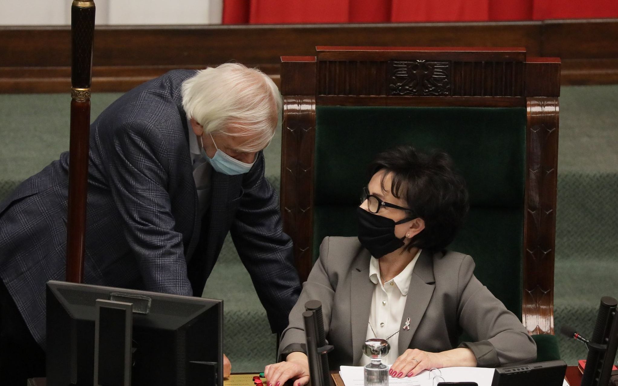 16.04.2020 Warszawa . Sejm . Od lewej: wicemarszalek Sejmu Ryszard Terlecki , marszalek Sejmu Elzbieta Witek podczas drugiego dnia 10 . posiedzenia Sejmu IX kadencji w czasie epidemiii koronawirusa .
Fot. Slawomir Kaminski / Agencja Gazeta