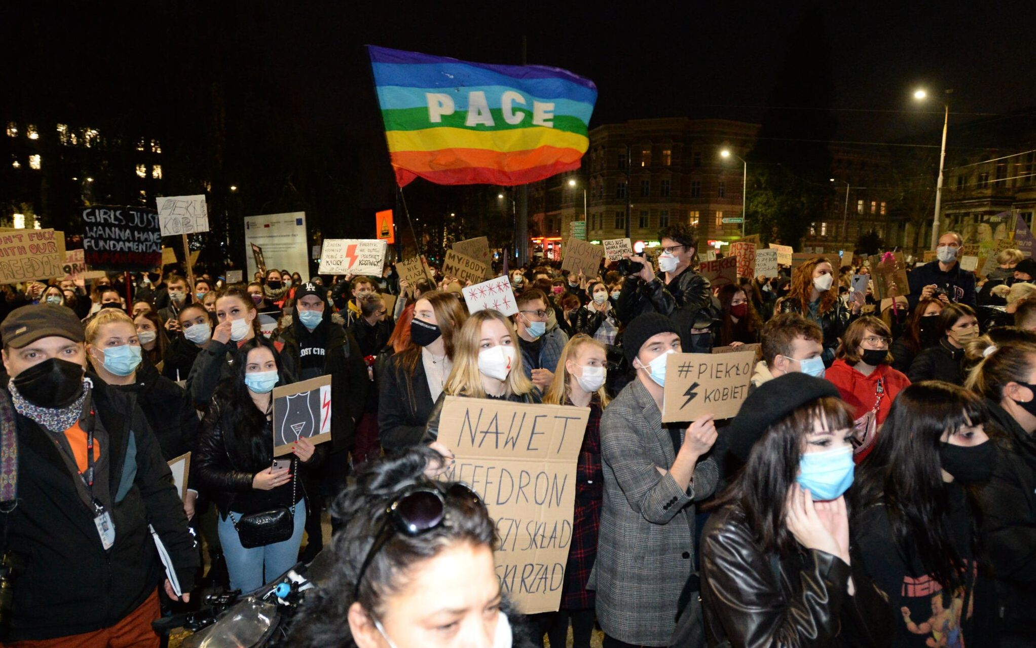 27.10.2020 Szczecin . Blokada ulic w protescie przeciw decyzji Trybunalu Konstytucyjnego zakazujacego aborcji z powodu wad genetycznych plodu . 
Fot. Krzysztof Hadrian / Agencja Gazeta