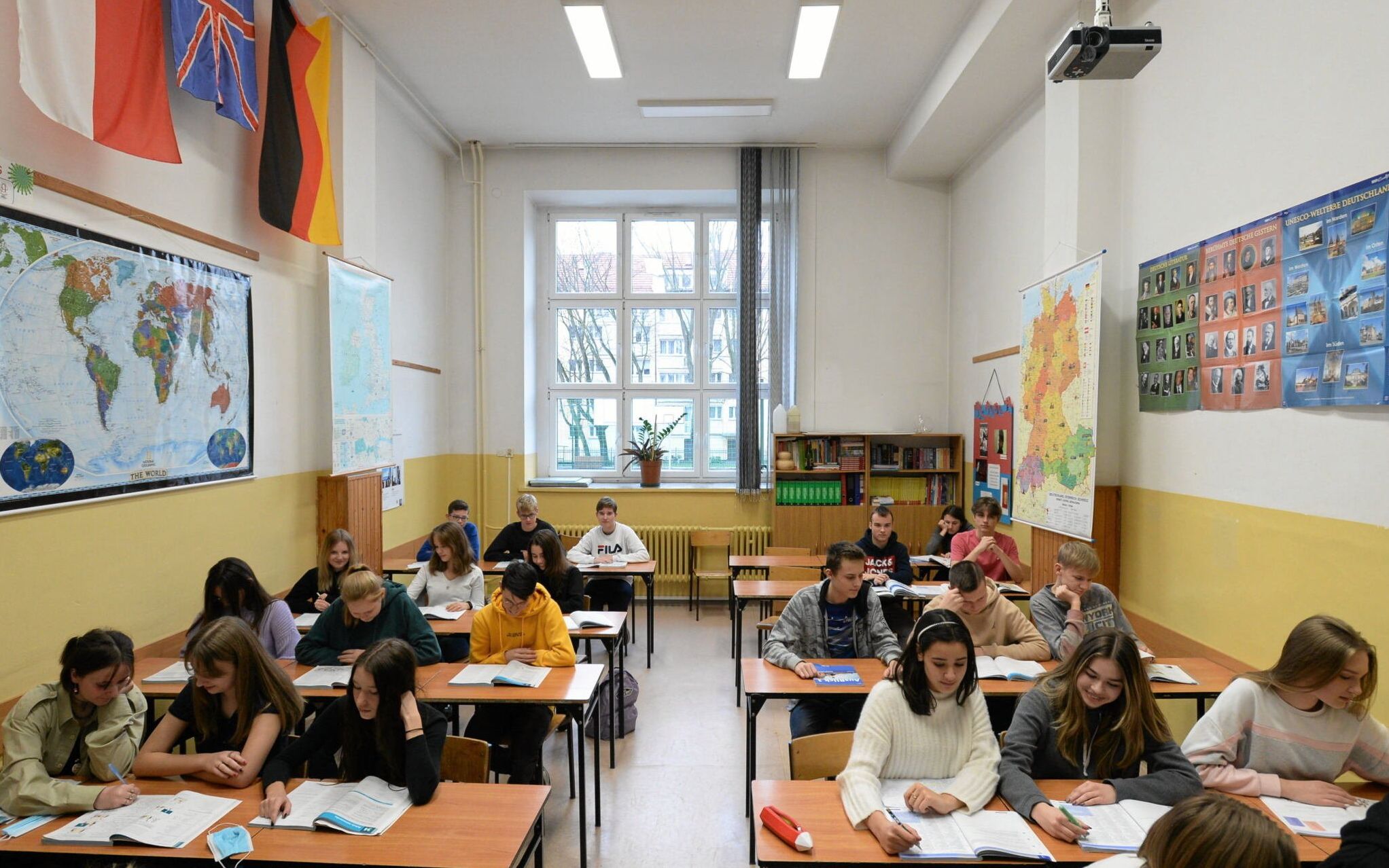 03.12.2021 Szczecin , plac Mariacki 1 . IX Liceum Ogolnoksztalcace im. Bohaterow Monte Casino . Klasa dwujezyczna .
Fot. Krzysztof Hadrian / Agencja Wyborcza.pl
