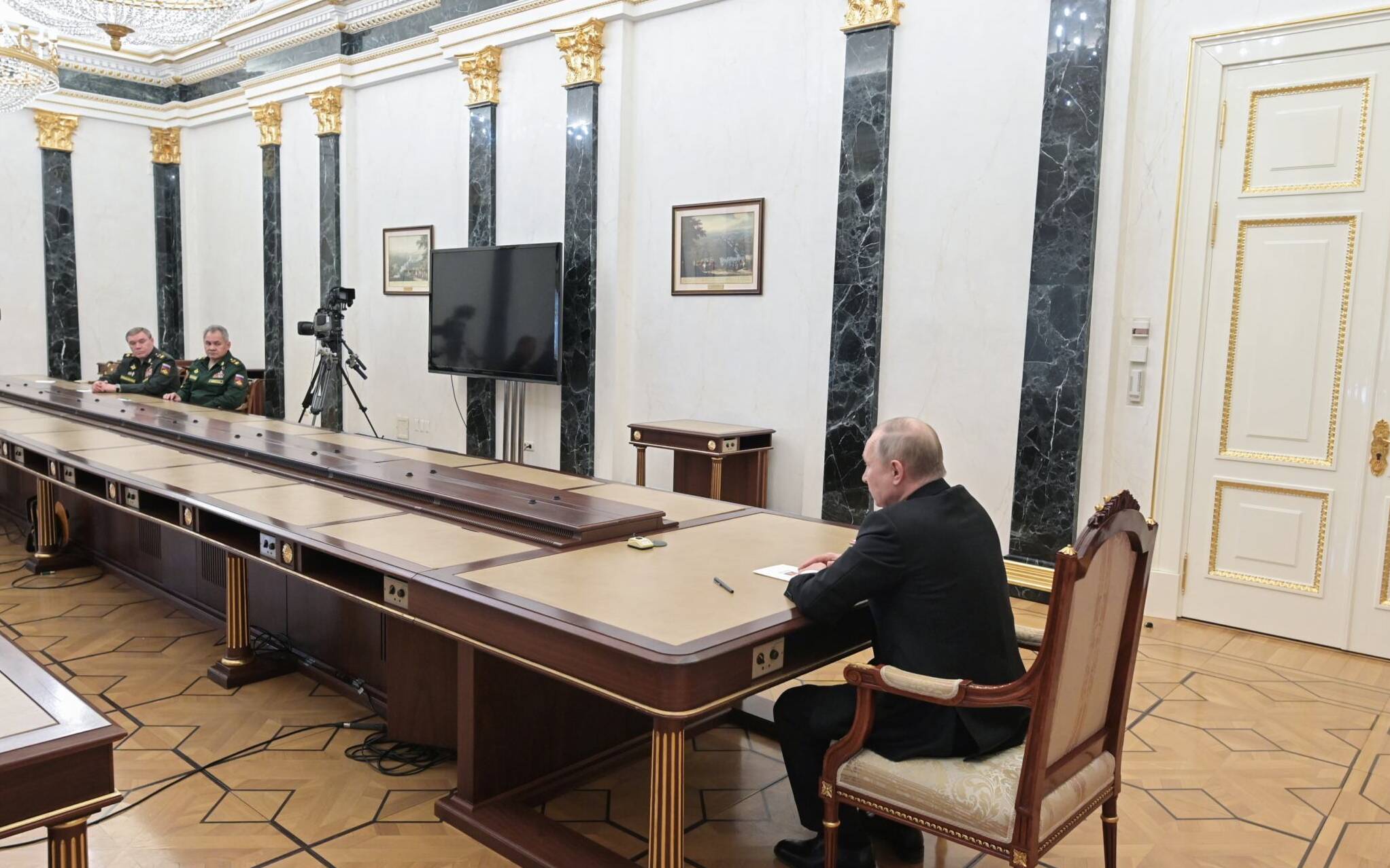 Russian President Vladimir Putin (R) meets with Defence Minister Sergei Shoigu (2L) and chief of the general staff Valery Gerasimov in Moscow on February 27, 2022. - Russian President Vladimir Putin ordered his defence chiefs to put the country's nuclear "deterrence forces" on high alert on February 27 and accused the West of taking "unfriendly" steps against his country. (Photo by Alexey NIKOLSKY / SPUTNIK / AFP)
