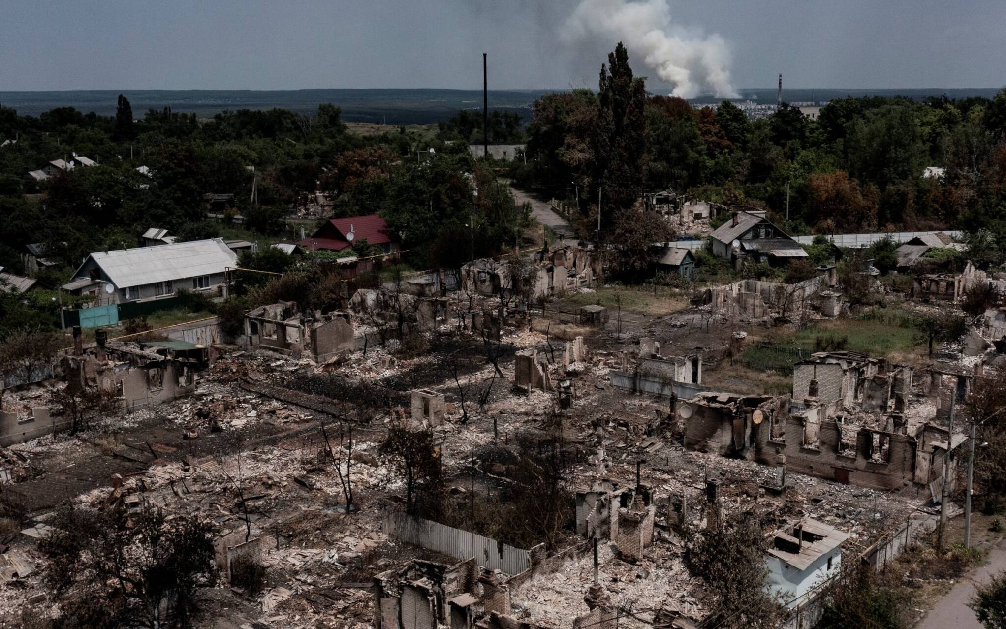 An aerial view shows destroyed houses after strike in the town of Pryvillya at the eastern Ukrainian region of Donbas on June 14, 2022, amid Russian invasion of Ukraine. - The cities of Severodonetsk and Lysychansk, which are separated by a river, have been targeted for weeks as the last areas still under Ukrainian control in the eastern Lugansk region. (Photo by ARIS MESSINIS / AFP)