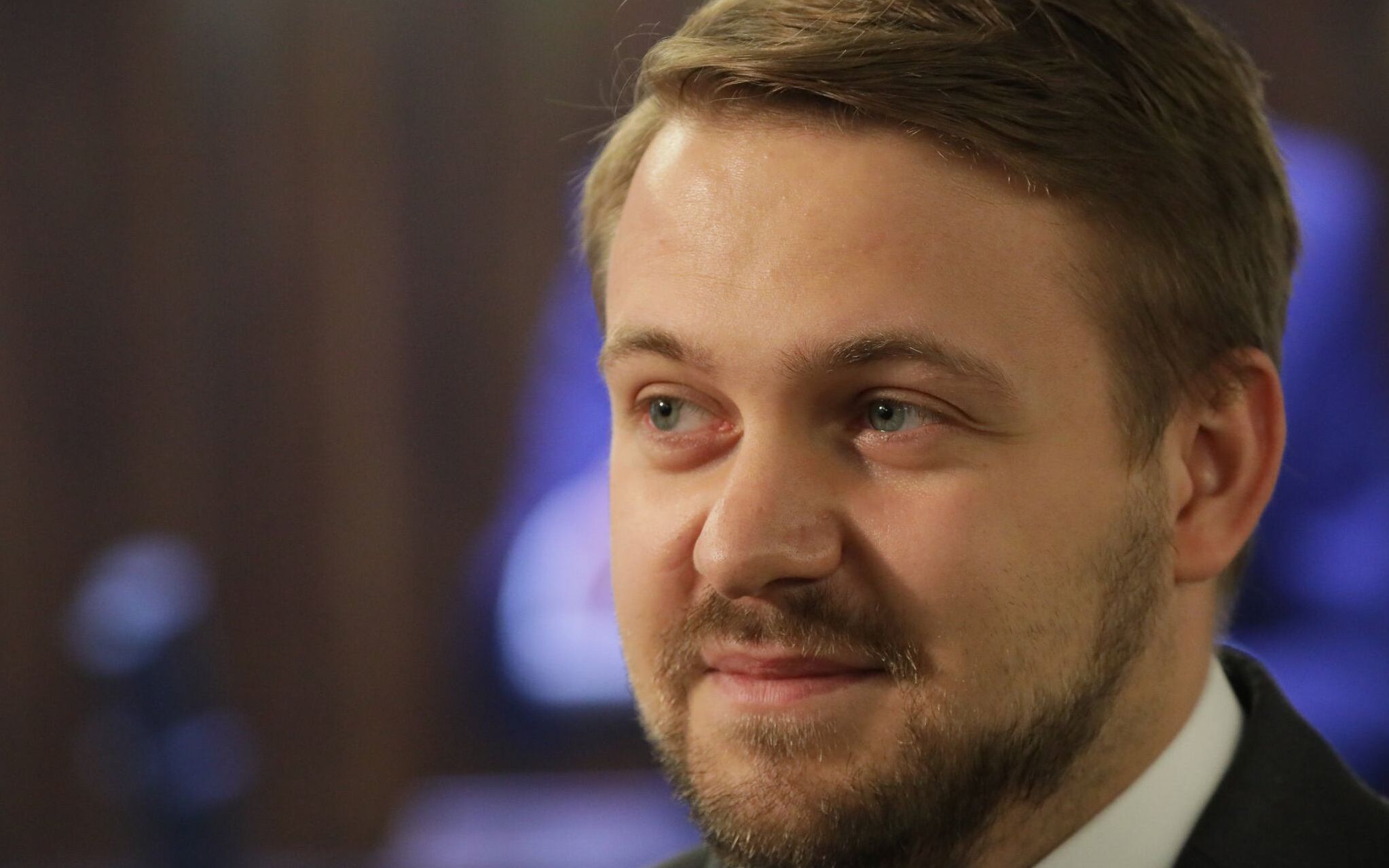 30.04.2020 Warszawa . Sejm . Drugi dzien 11 posiedzenia Sejmu IX kadencji w czasie epidemii koronawirusa . 
Wiceminister klimatu Jacek Ozdoba podczas wywiadu dla TVP Info .
Fot. Slawomir Kaminski / Agencja Gazeta