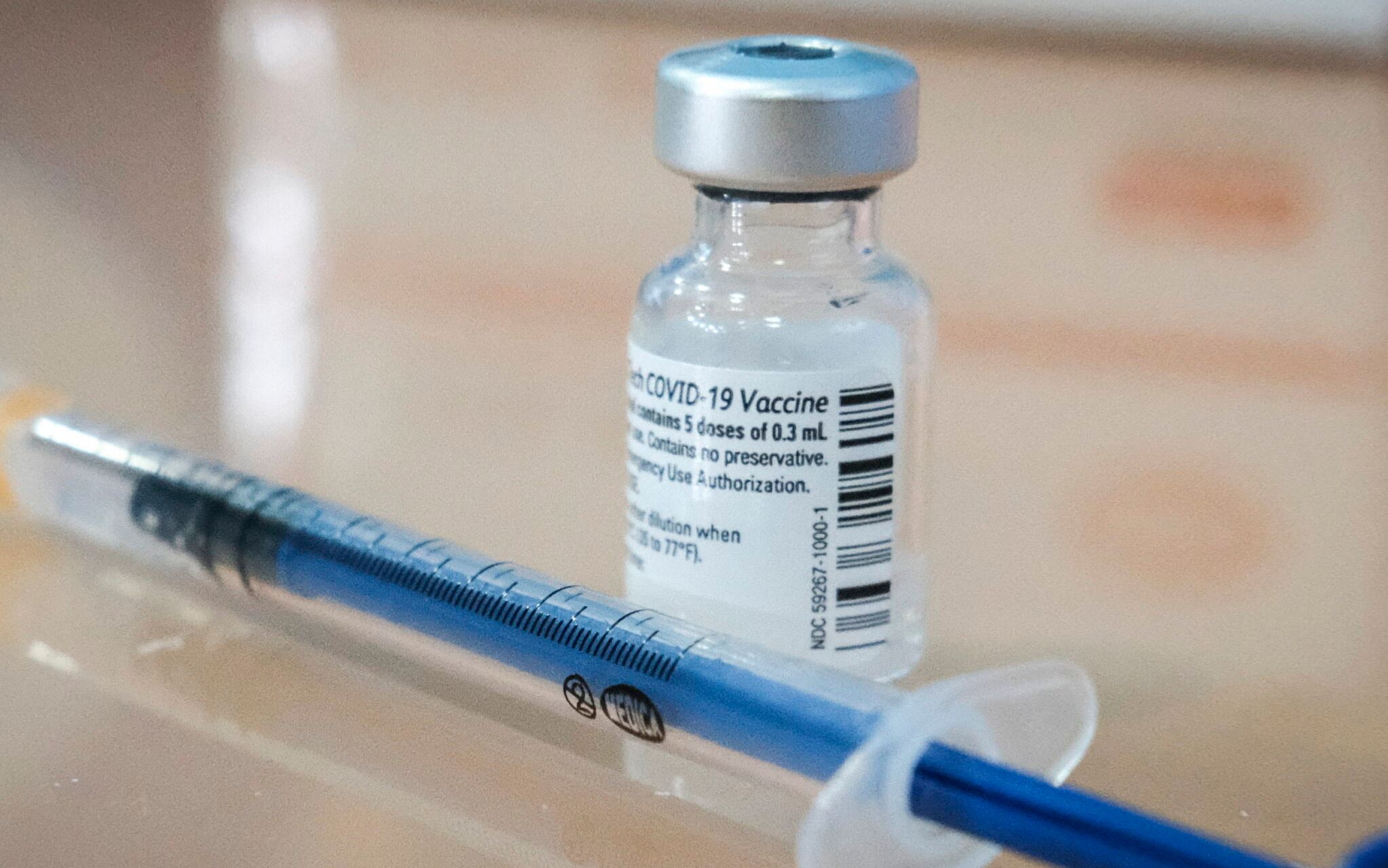 27.12.2020 Poznan . Szpital kliniczny im. Karola Jonschera . Pierwsze w Polsce szczepienia na Covid - 19 . Akcja szczepien na koronawirusa kadry medycznej . Szczepionka na Covid - 19
Fot. Piotr Skornicki / Agencja Gazeta