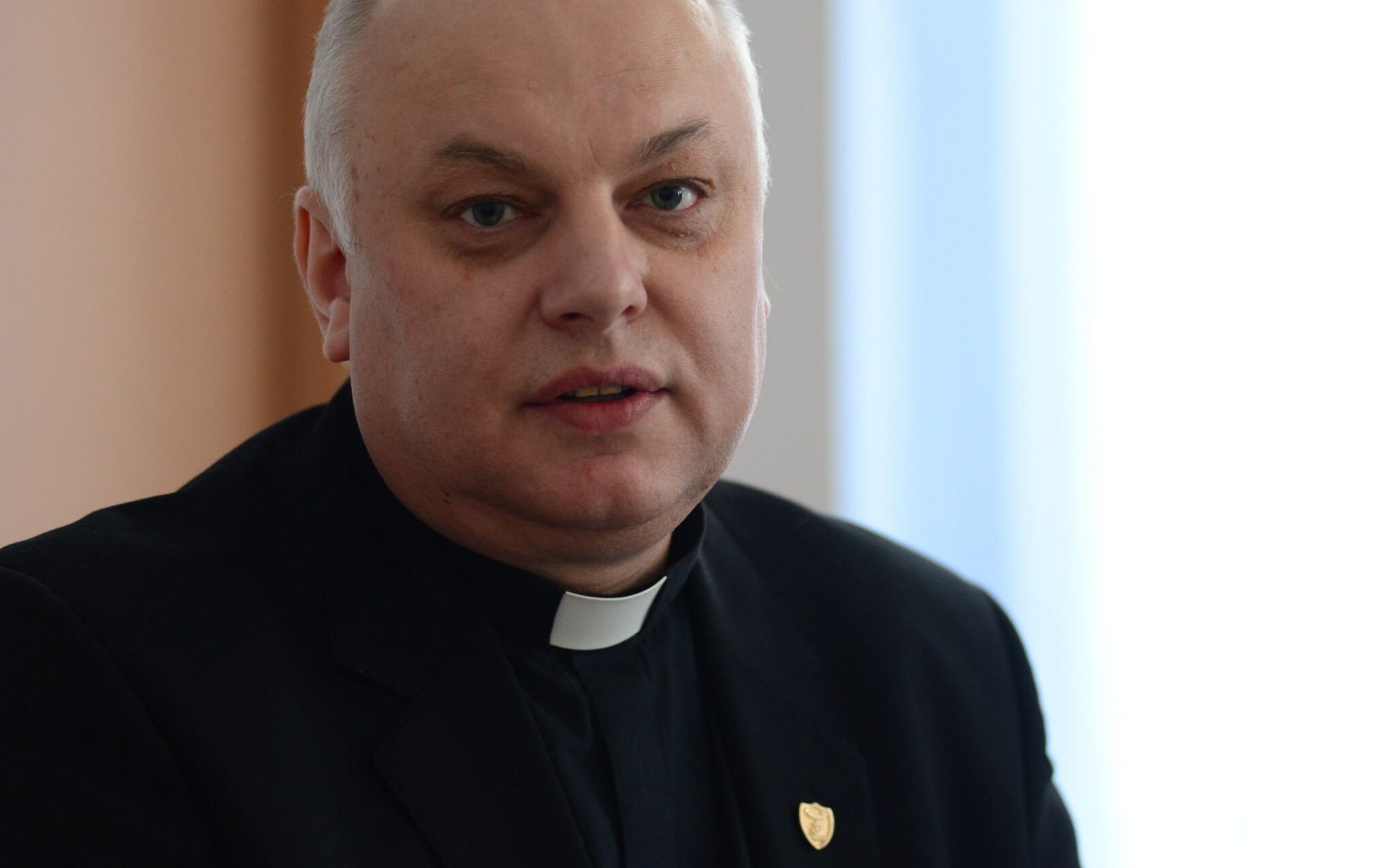 18.03.2015 Szczecin . ul. Lubomirskiego 7,  wyjazdowa komisja zdrowia rady miasta w Dom Pomocy Spolecznej po dawnym szpitalu miejskim . Ks. Andrzej Dymer
Fot. Lukasz Wegrzyn / Agencja Gazeta