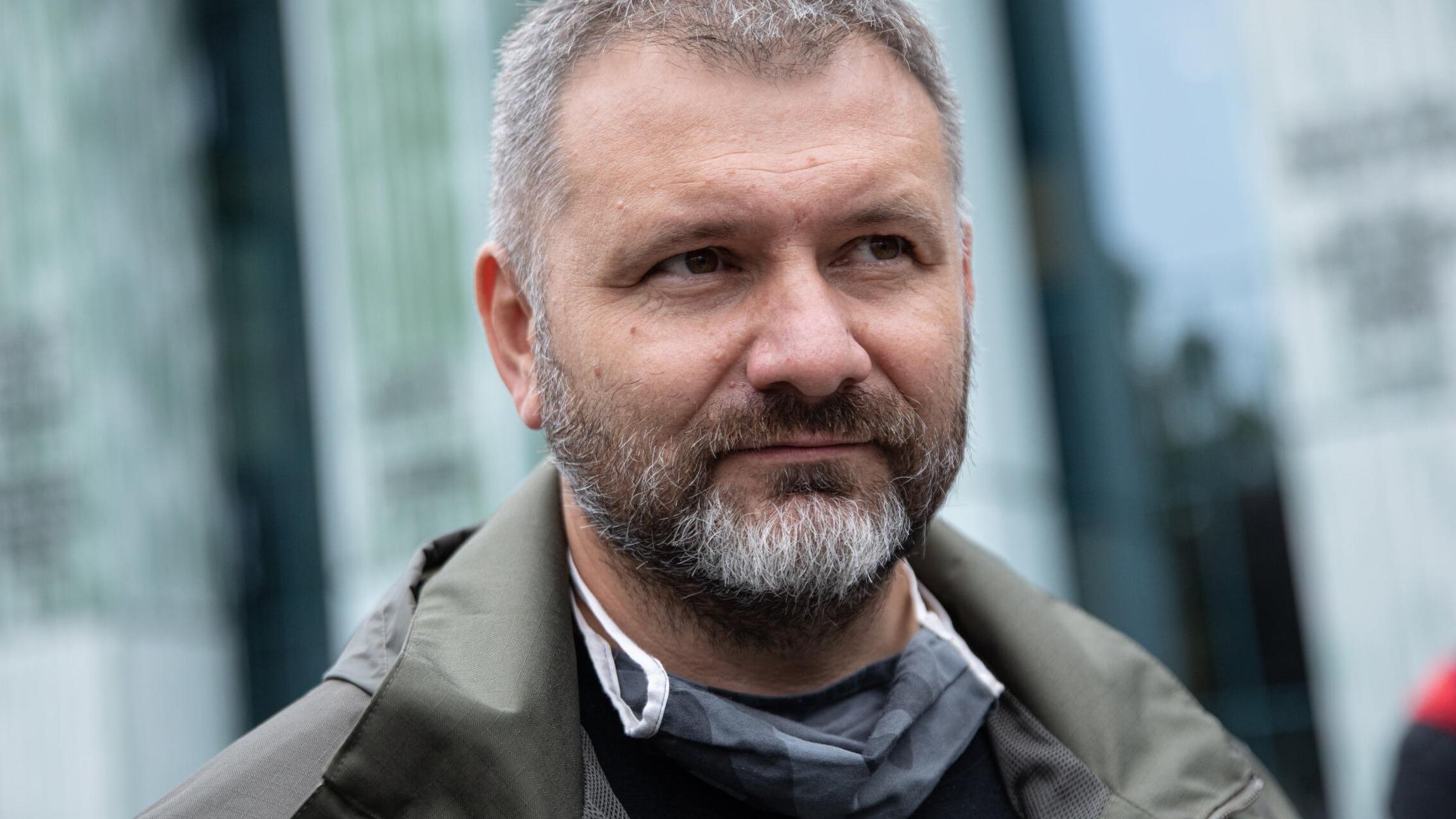 Mężczyzna z brodą w kurtce - Waldemar Żurek