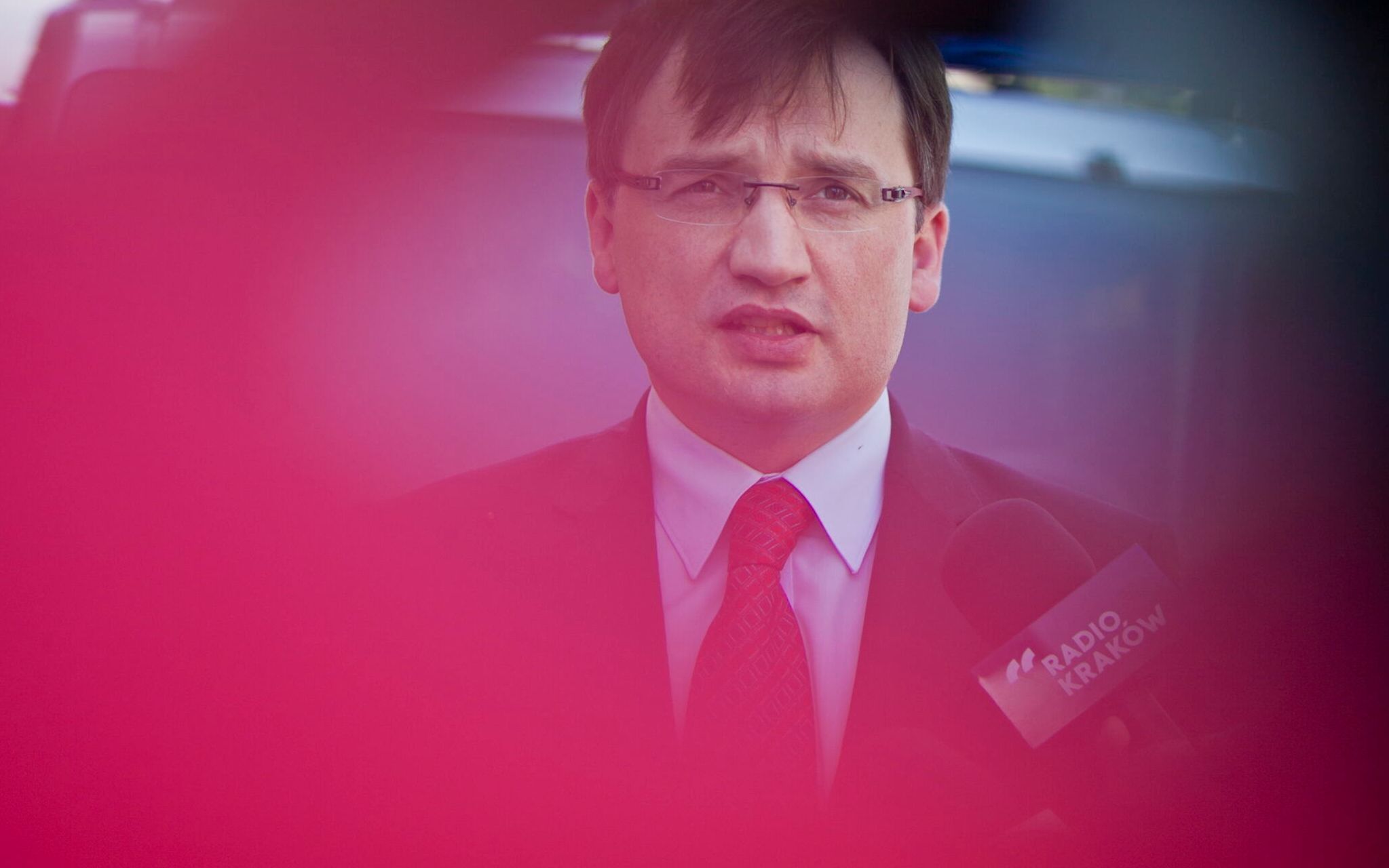 22.07.2013 Krakow . Ul . Lubicz , posterunek Policji tzw . " Bialy domek " . Zbigniew Ziobro podczas konferencji prasowej " Niewinni do celi , bandyci na wolnosci - jak dziala krakowska policja i prokuratura " . 
fot. Michal Lepecki / Agencja Gazeta