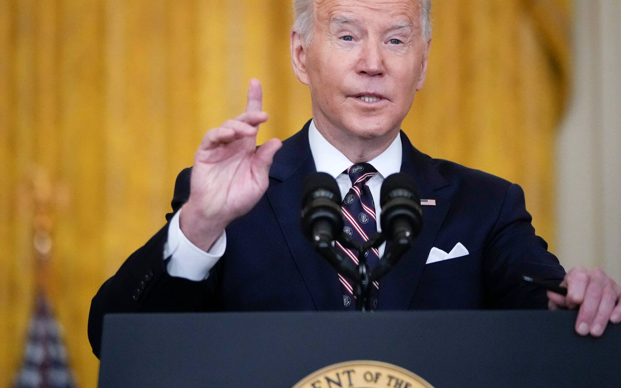 WASHINGTON, DC - FEBRUARY 22: U.S. President Joe Biden speaks on developments in Ukraine and Russia, and announces sanctions against Russia, from the East Room of the White House February 22, 2022 in Washington, DC. The White House earlier in the day called Russias deployment of troops into two pro-Russian separatist regions of Ukraine the beginnings of an invasion.   Drew Angerer/Getty Images/AFP (Photo by Drew Angerer / GETTY IMAGES NORTH AMERICA / Getty Images via AFP)