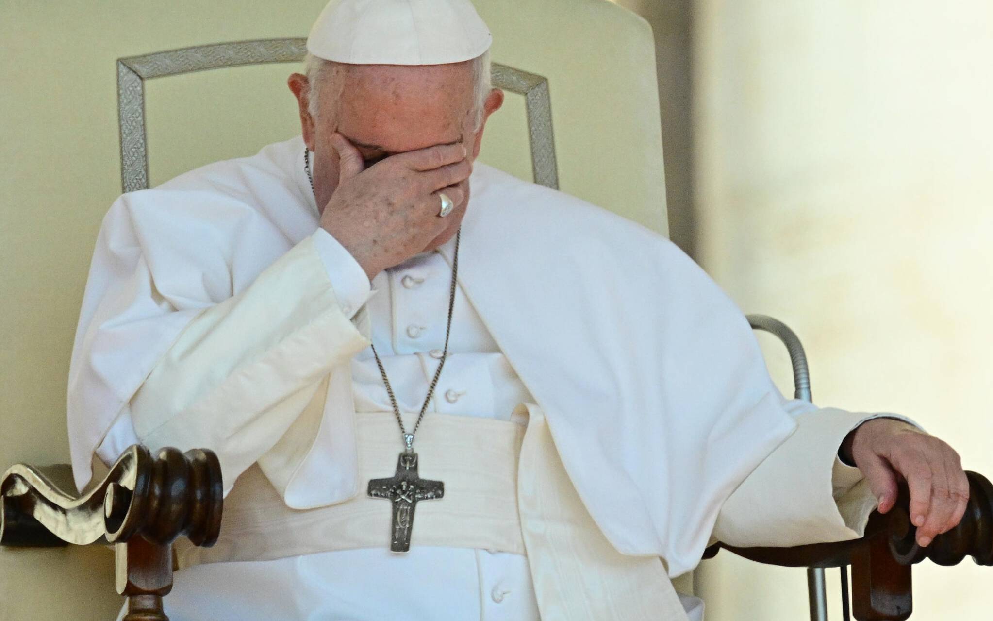 Pope Francis gathers his thoughts at the beginning of the weekly general audience on June 15, 2022 at St. Peter's square in The Vatican. (Photo by Vincenzo PINTO / AFP)